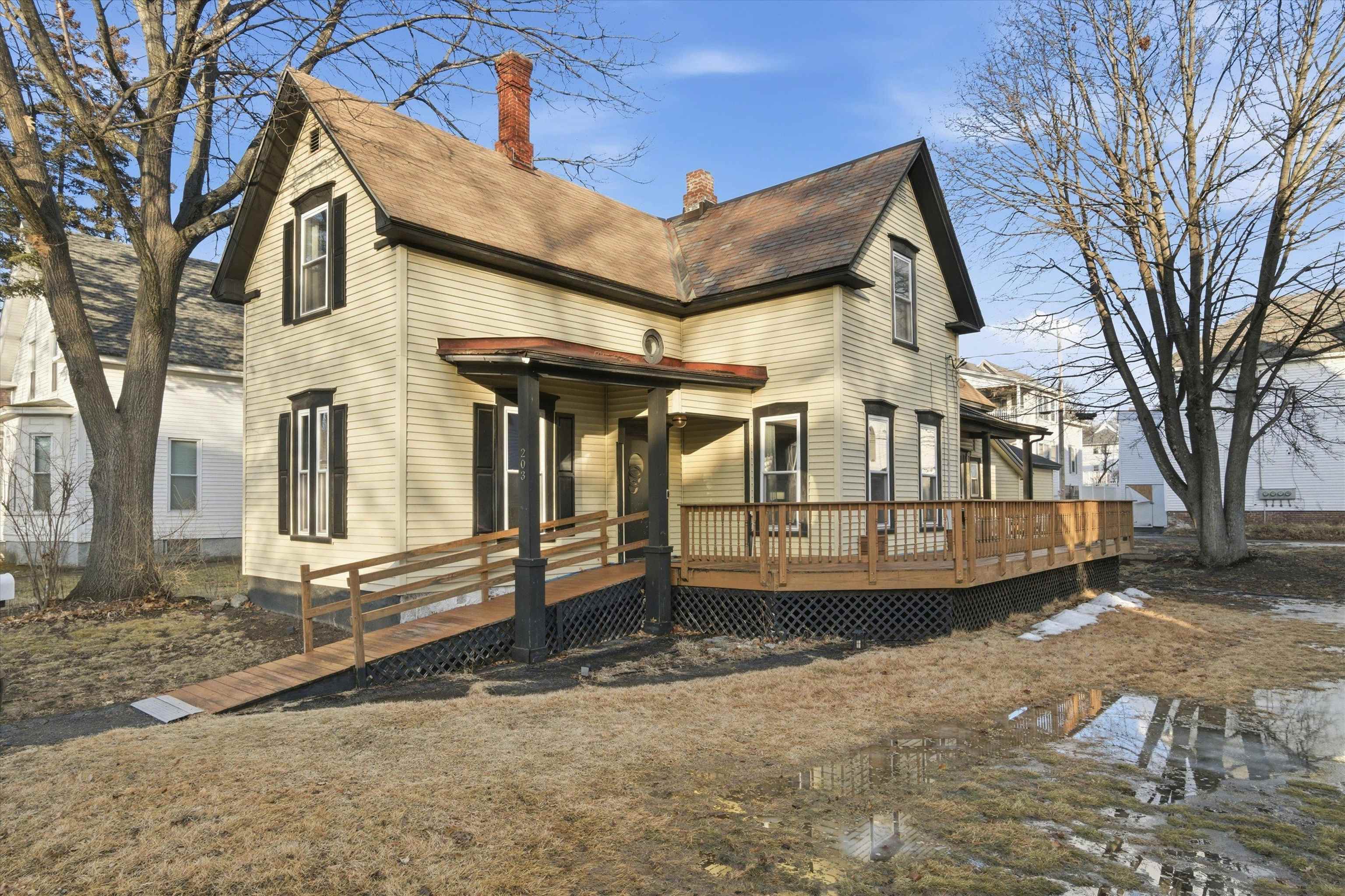 203 Walnut St, Manchester, NH 03104