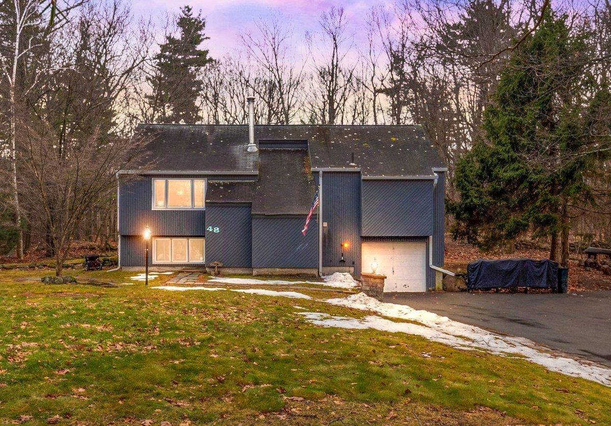 48 Redfield Cir, Derry, NH 03038