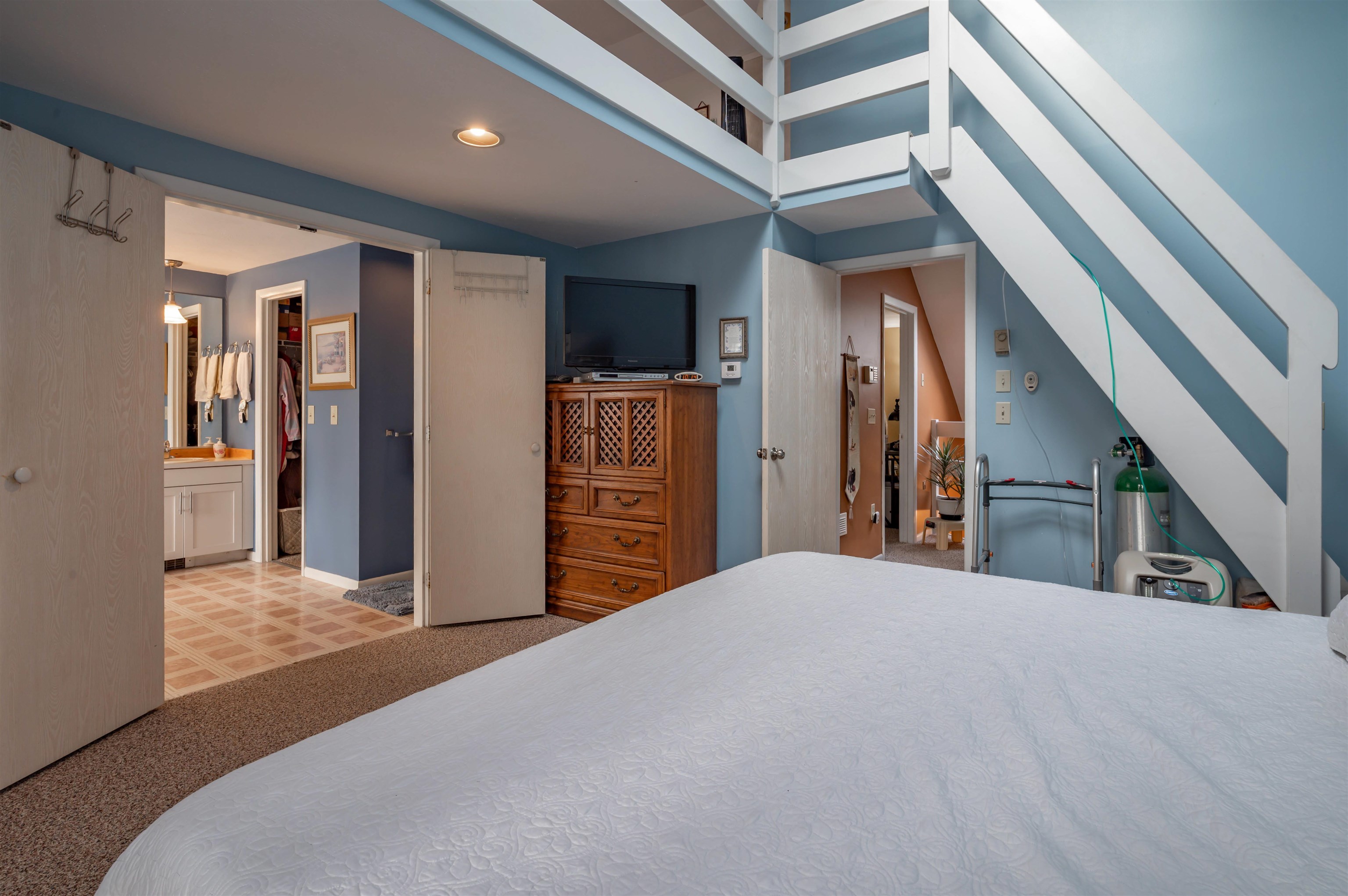 11 Pondview Dr, Merrimack, NH 03054