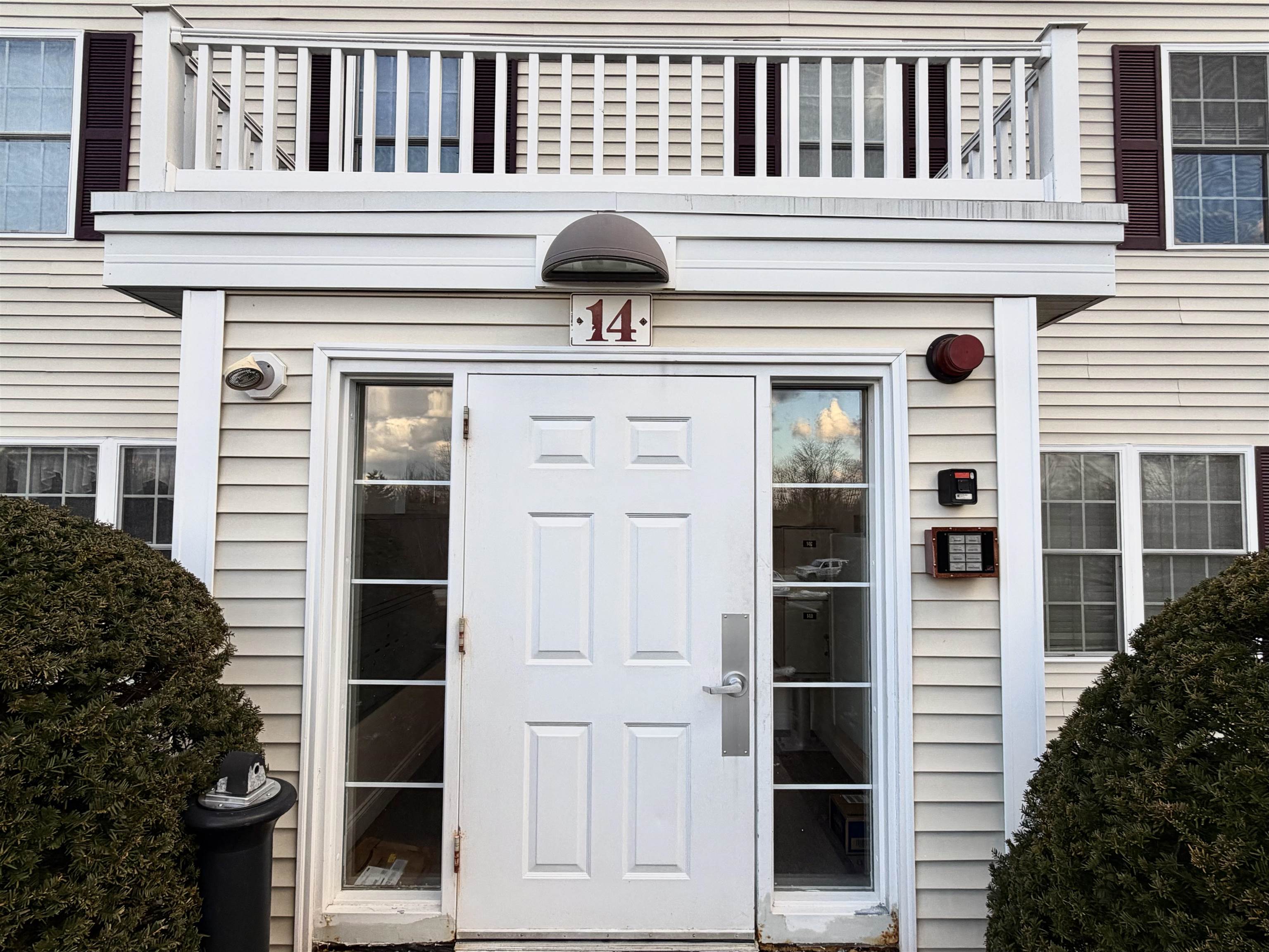 14 Vista Ridge Dr, Londonderry, NH 03053