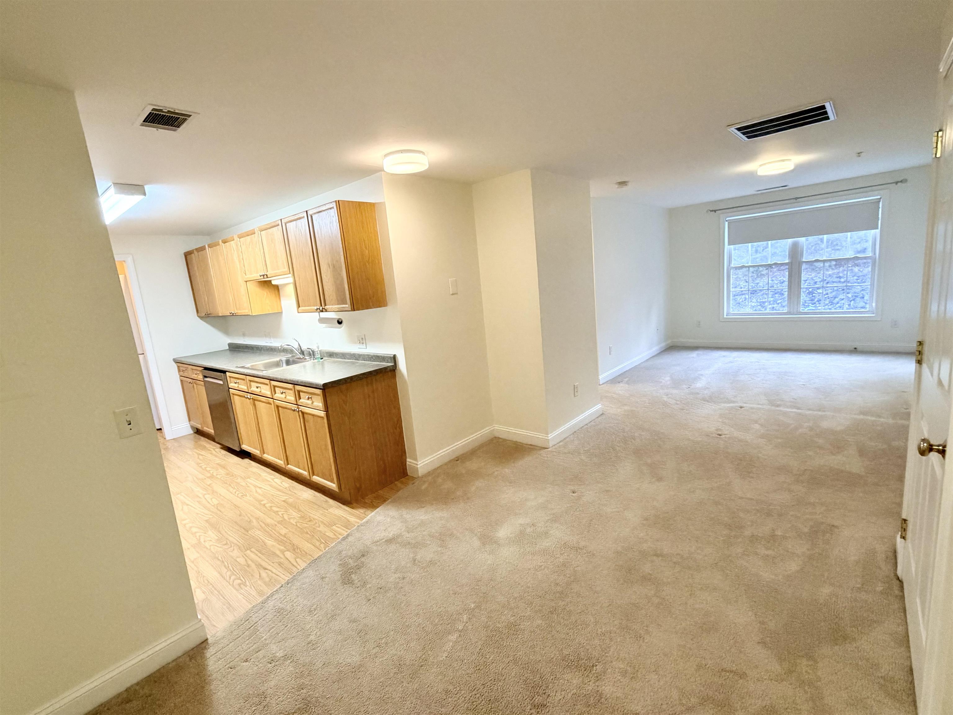 14 Vista Ridge Dr, Londonderry, NH 03053