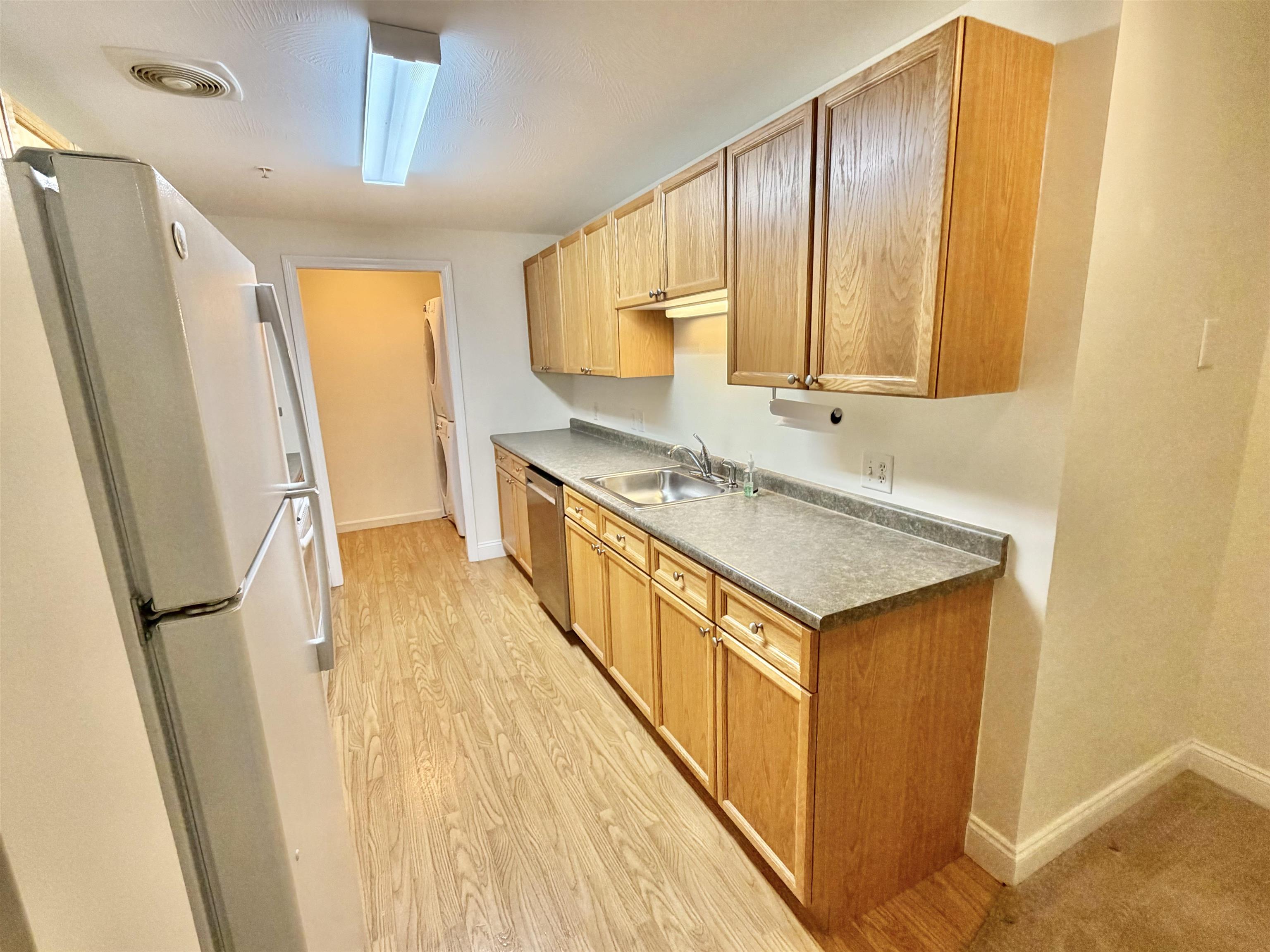 14 Vista Ridge Dr, Londonderry, NH 03053