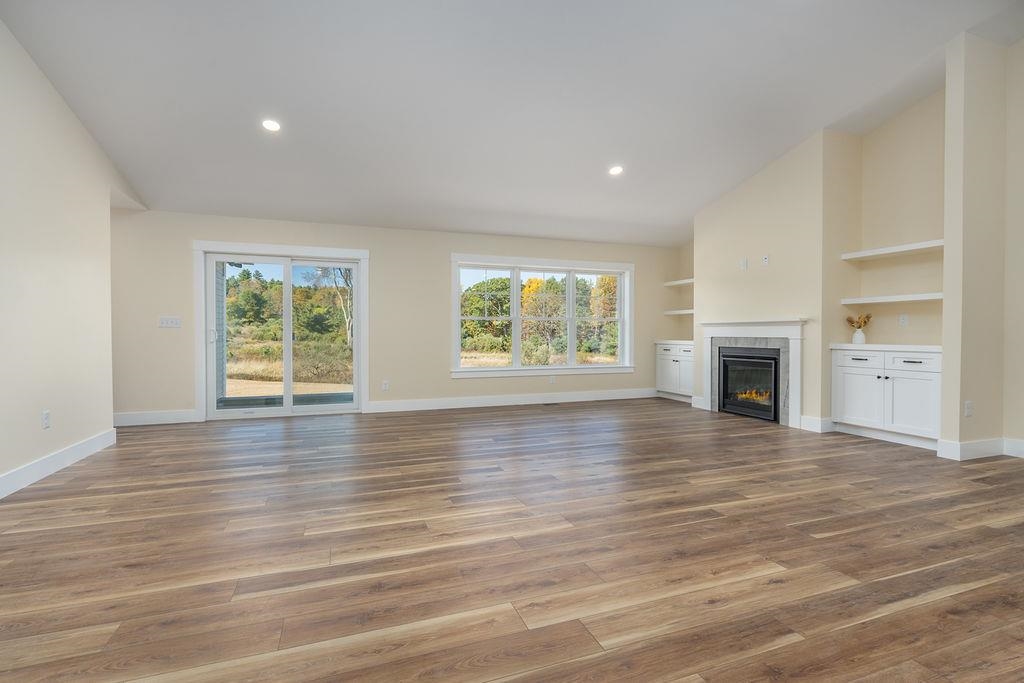 320 Knox Marsh Rd, Madbury, NH 03823