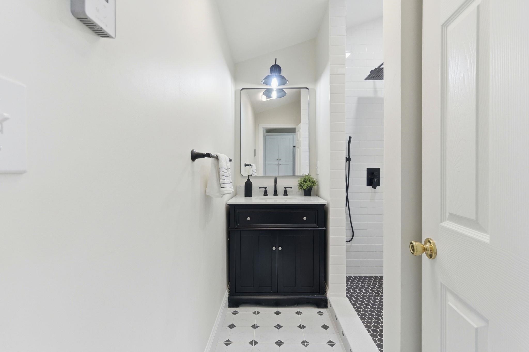 18 South Village Rd, Loudon, NH 03307