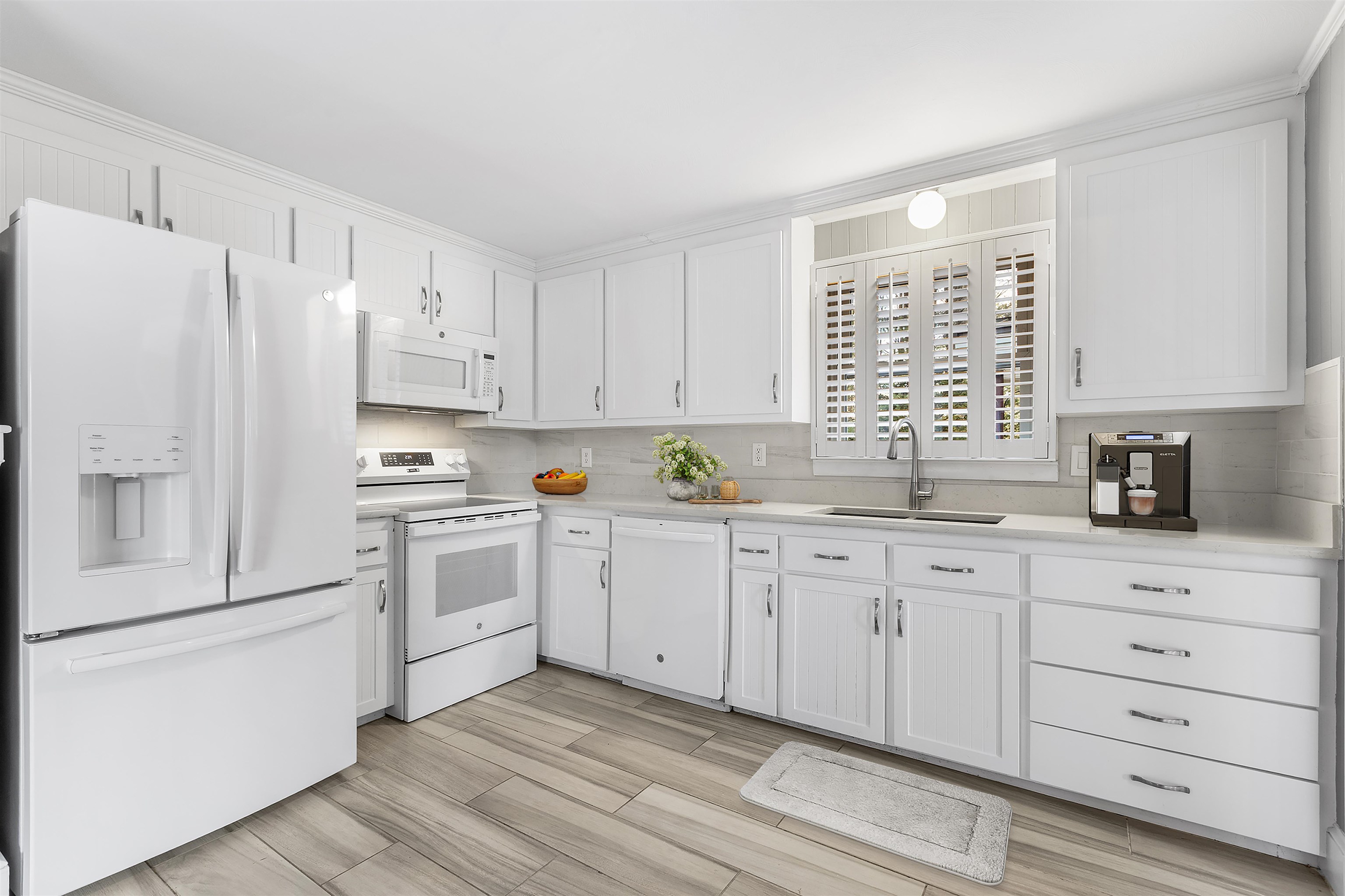 6 Barkland Dr, Derry, NH 03038