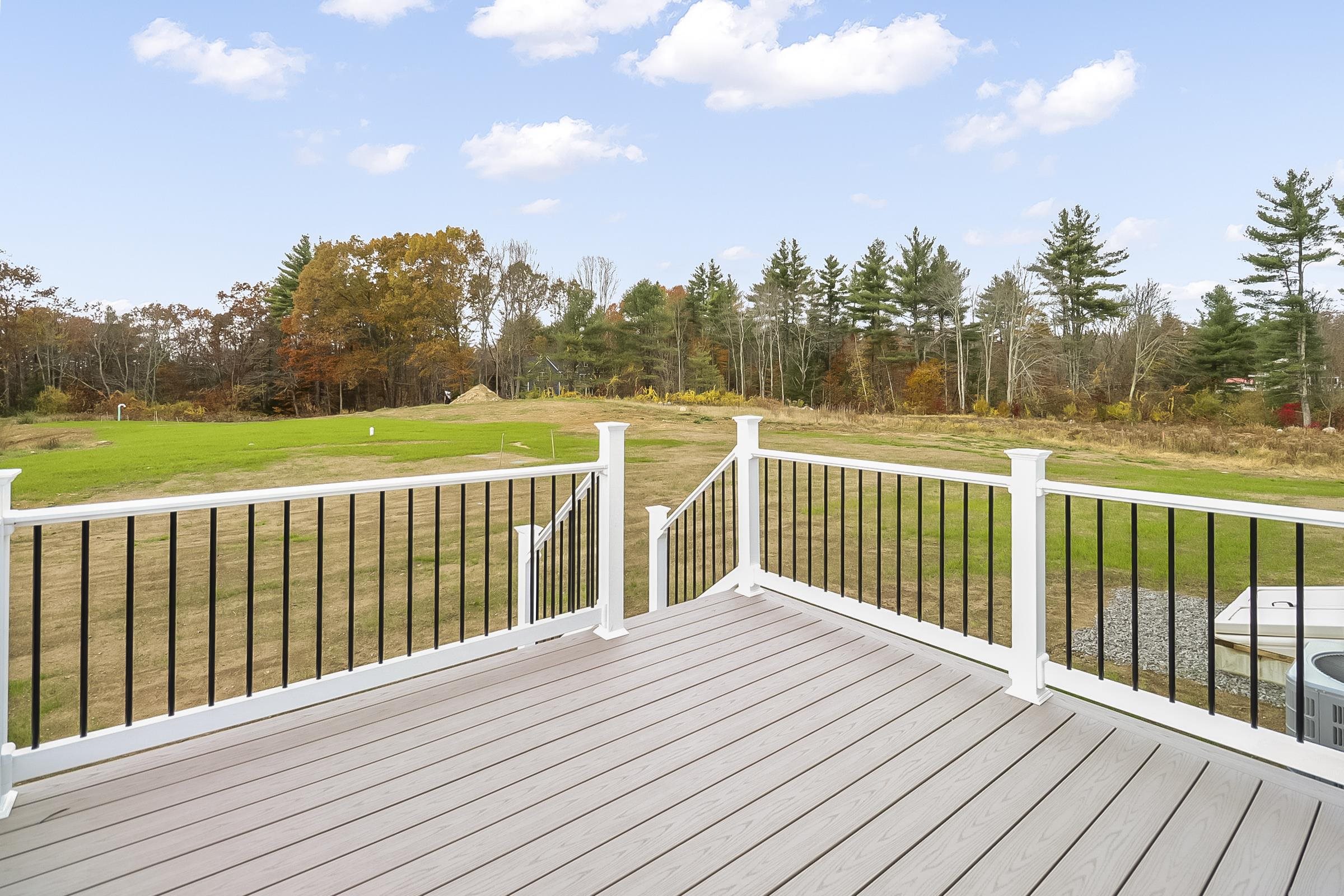 293 Sandown Rd, Fremont, NH 03044