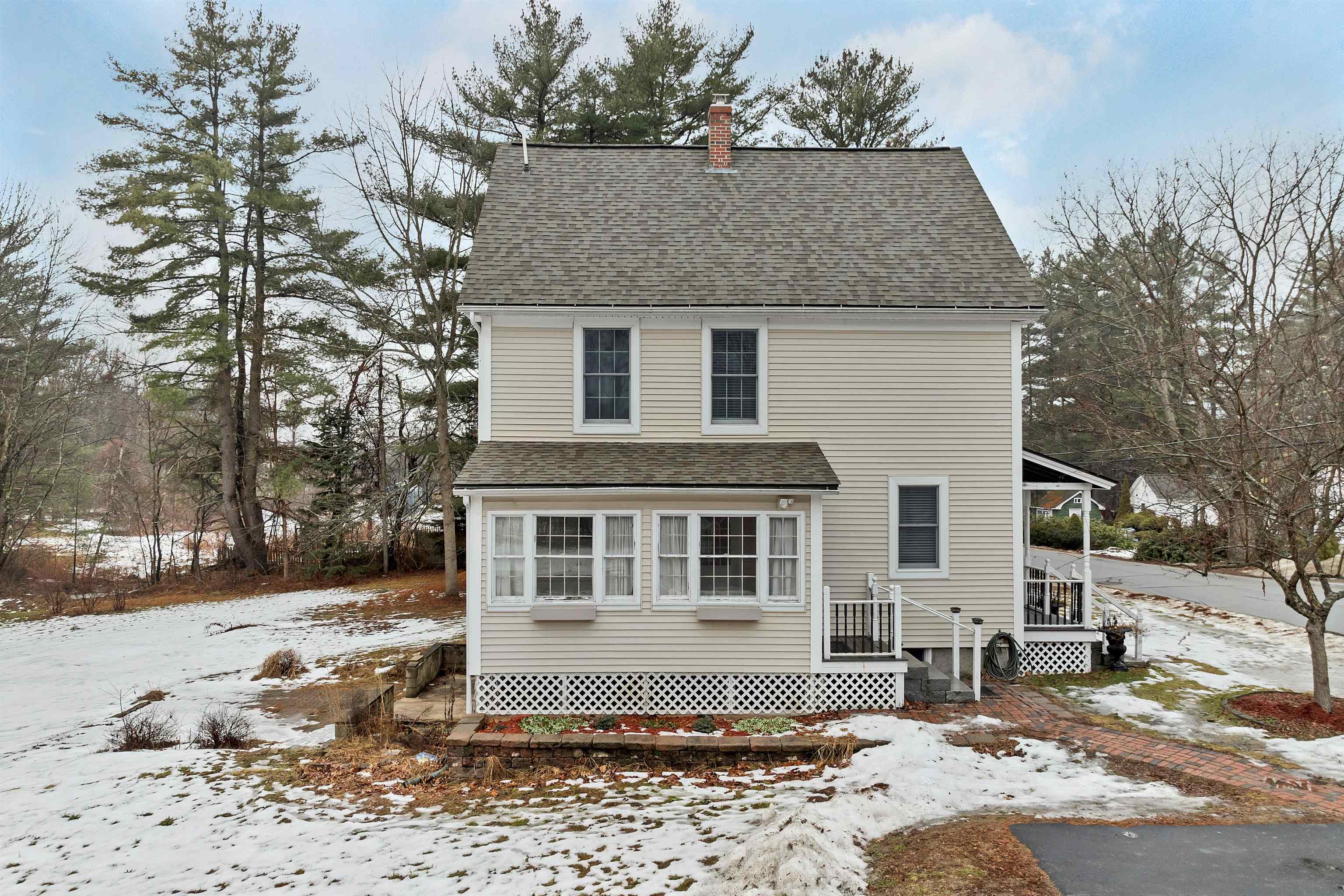 27 River Rd, Allenstown, NH 03275