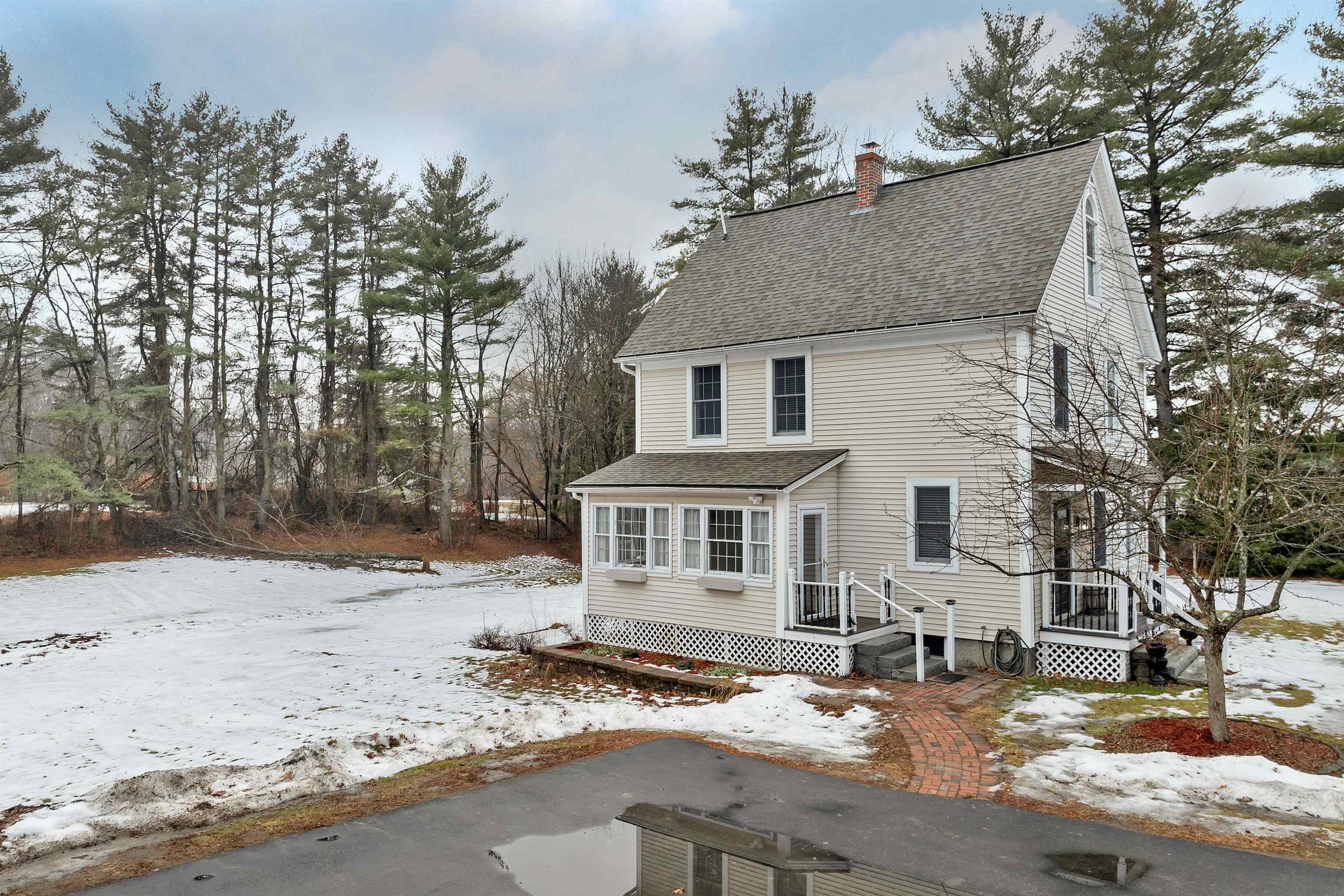 27 River Rd, Allenstown, NH 03275