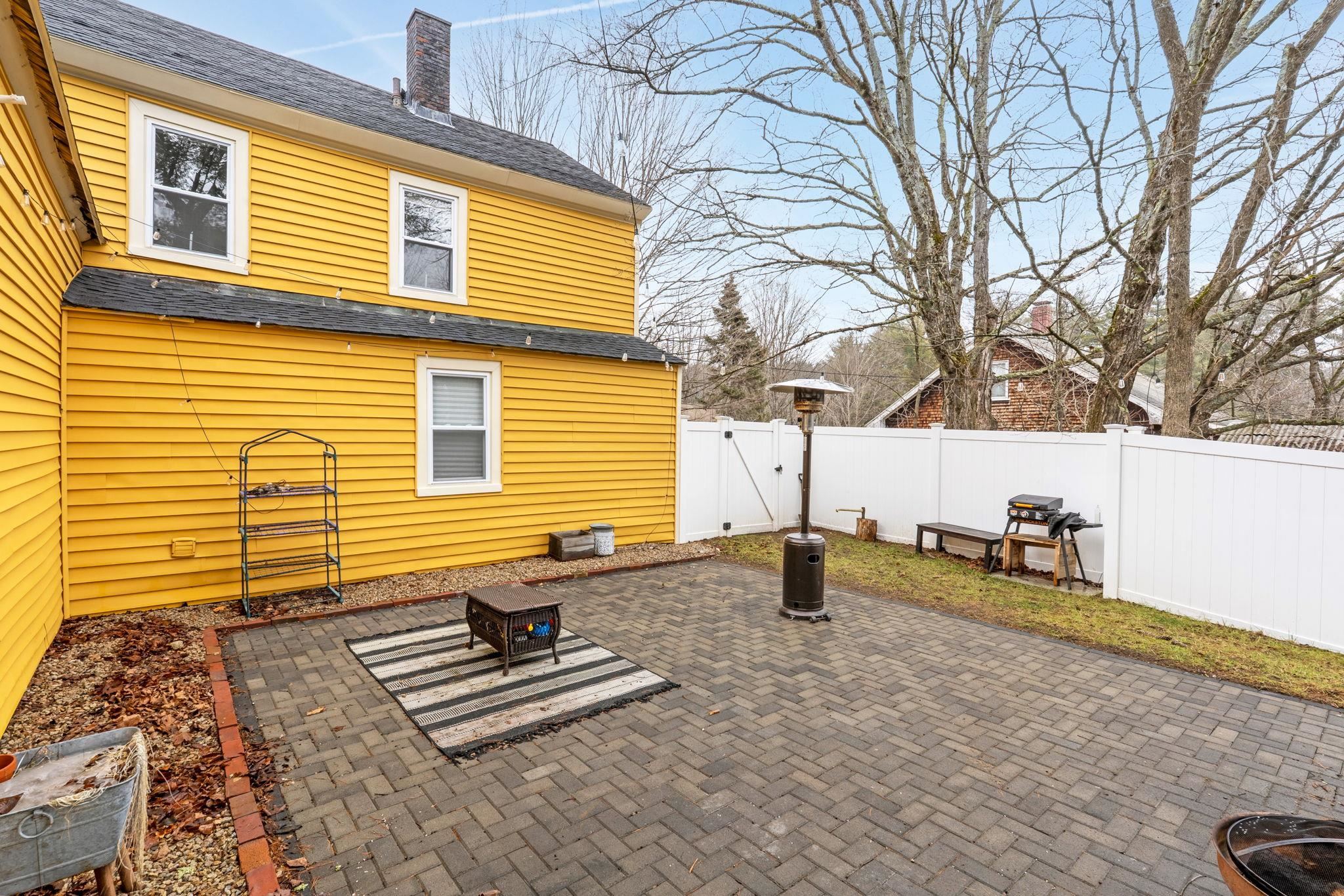 1 Beane Island Rd, Candia, NH 03034