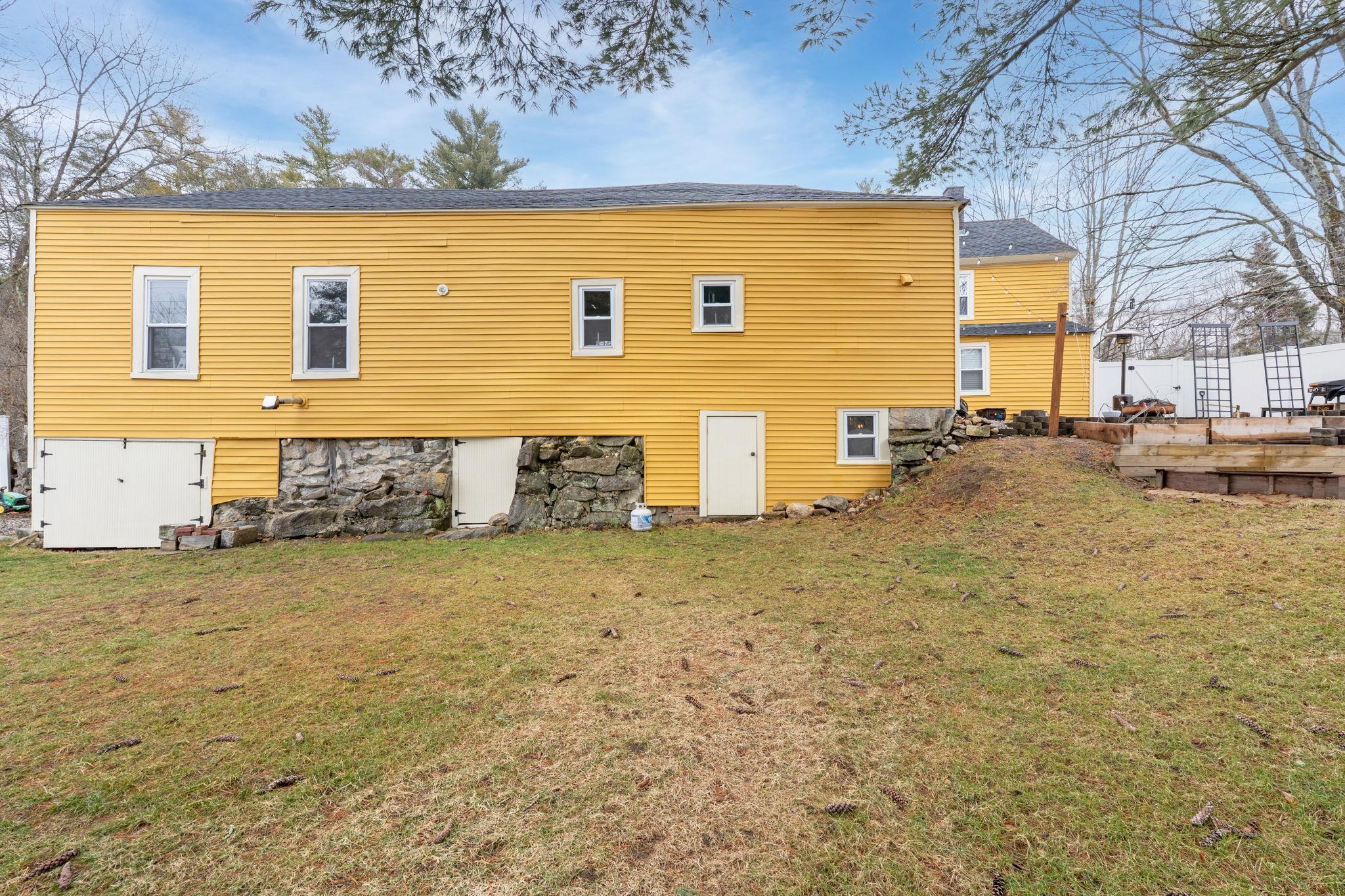 1 Beane Island Rd, Candia, NH 03034