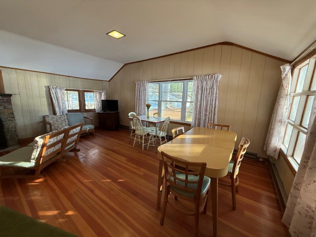Family Room 24617812