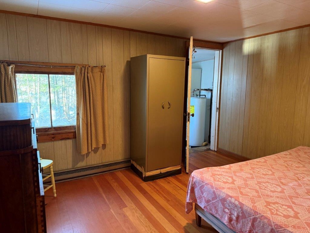 Bedroom & Bath 24617821
