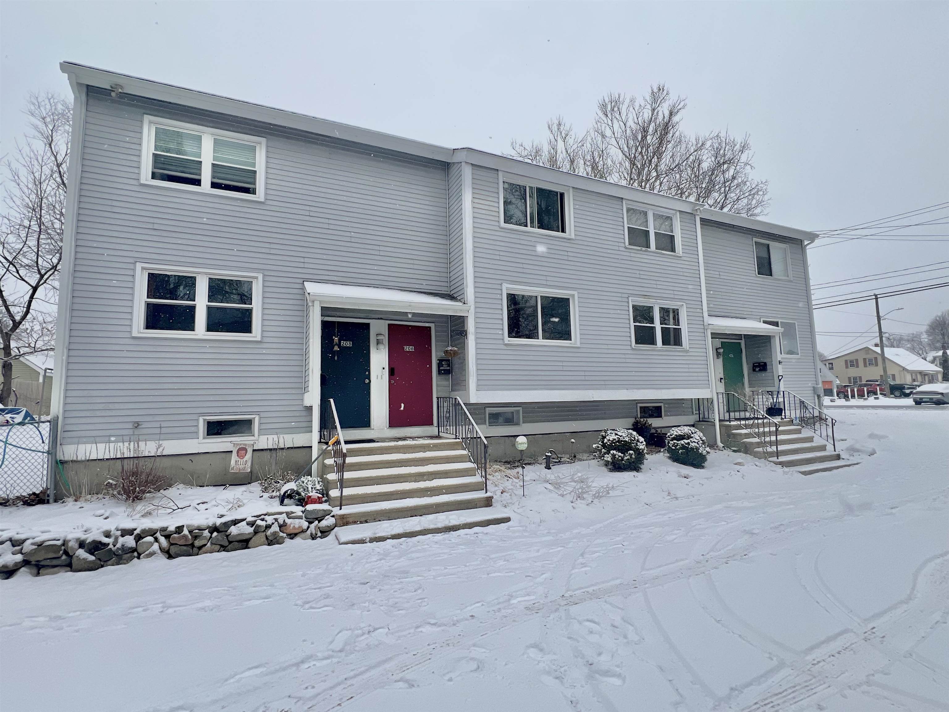 206 Calef Rd, Manchester, NH 03103