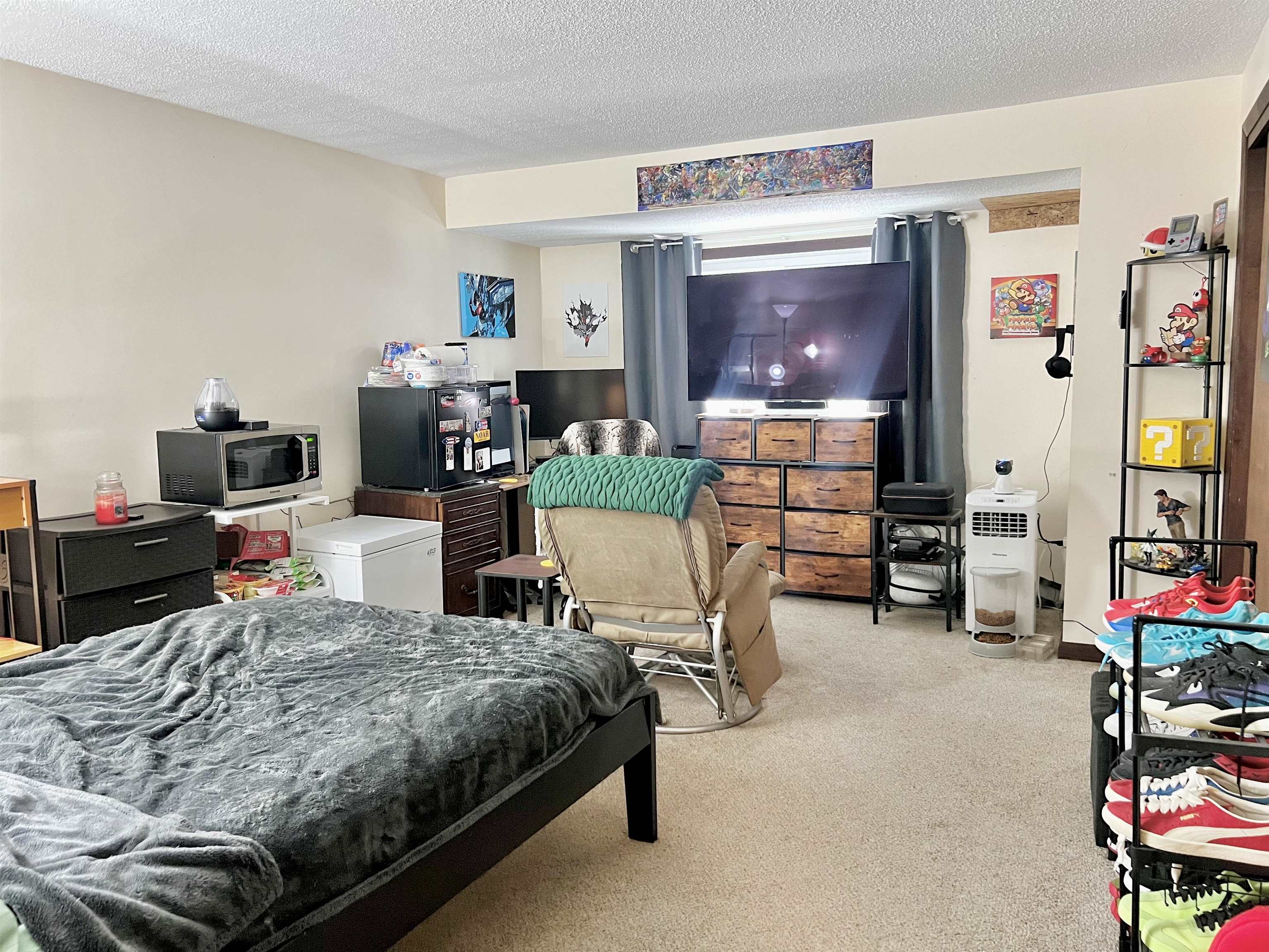 206 Calef Rd, Manchester, NH 03103