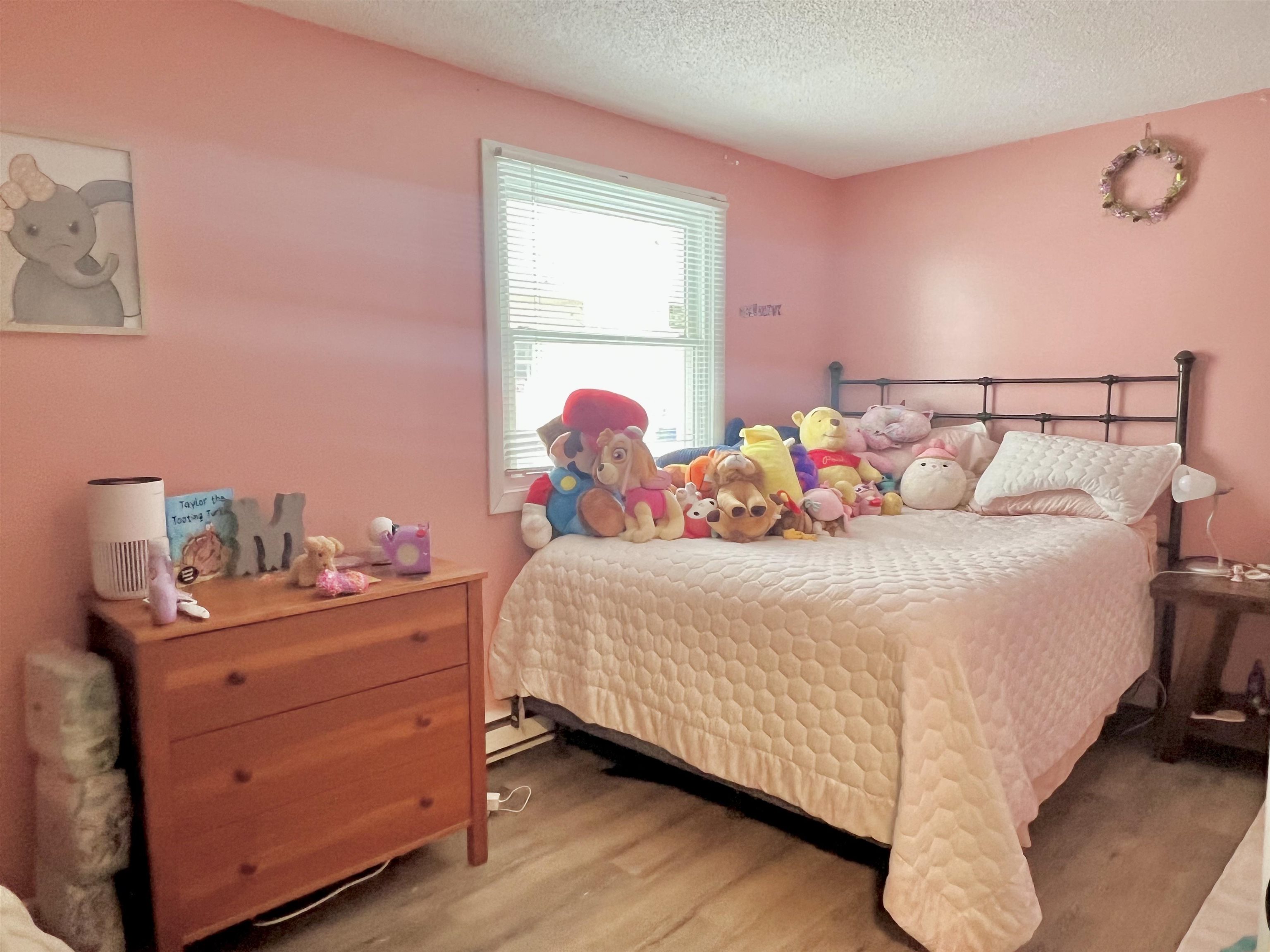 206 Calef Rd, Manchester, NH 03103