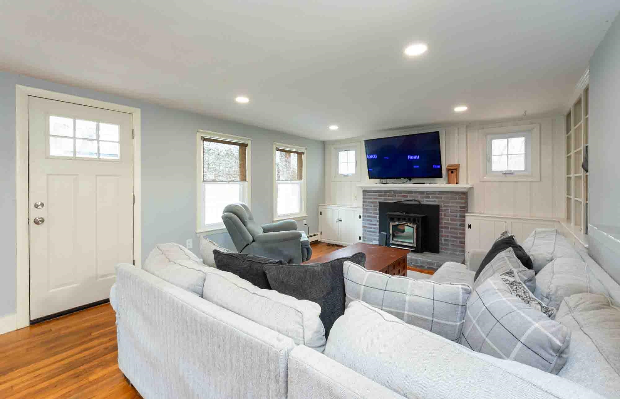 49 Jaffrey Rd, Peterborough, NH 03458