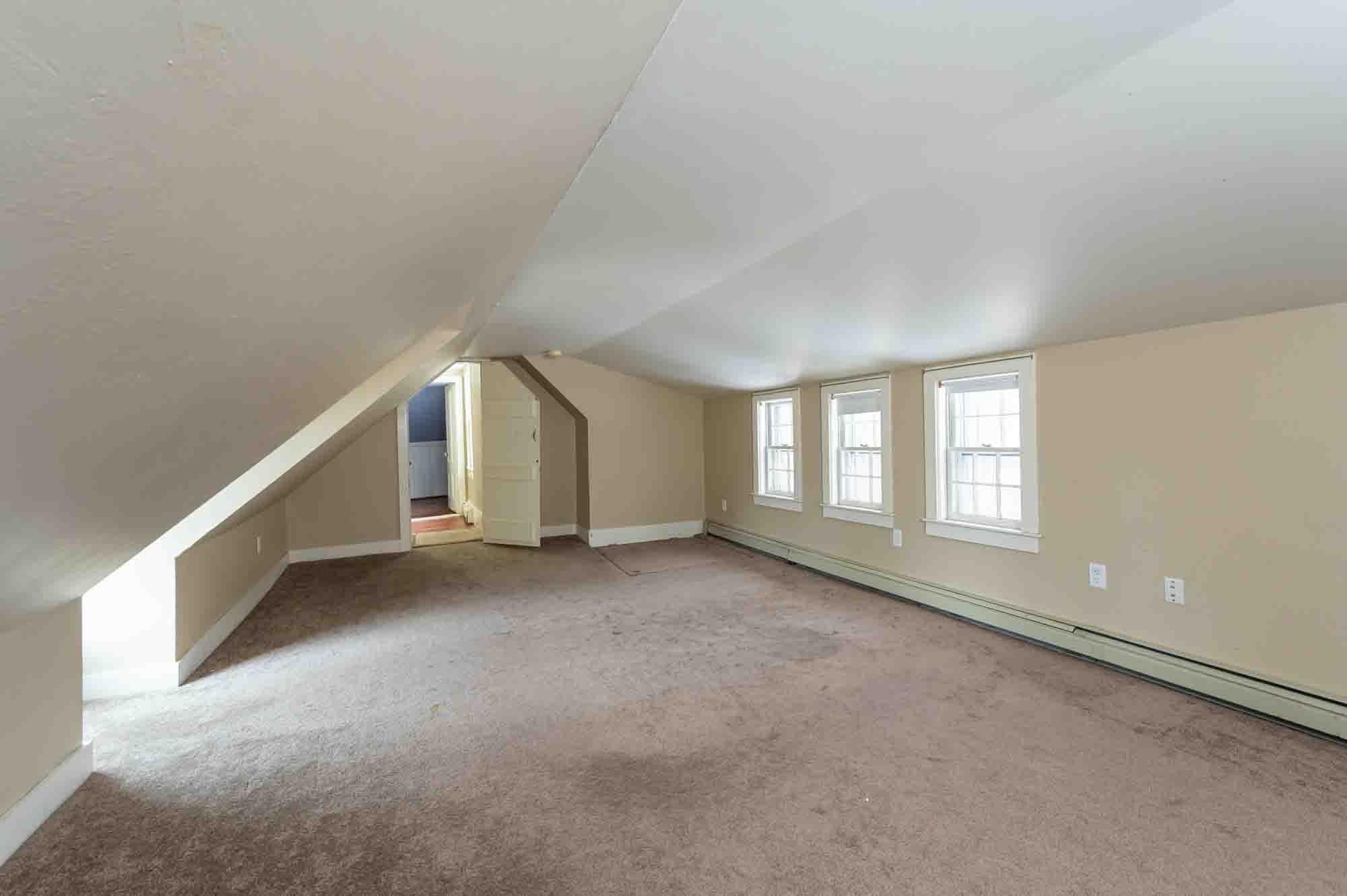 49 Jaffrey Rd, Peterborough, NH 03458