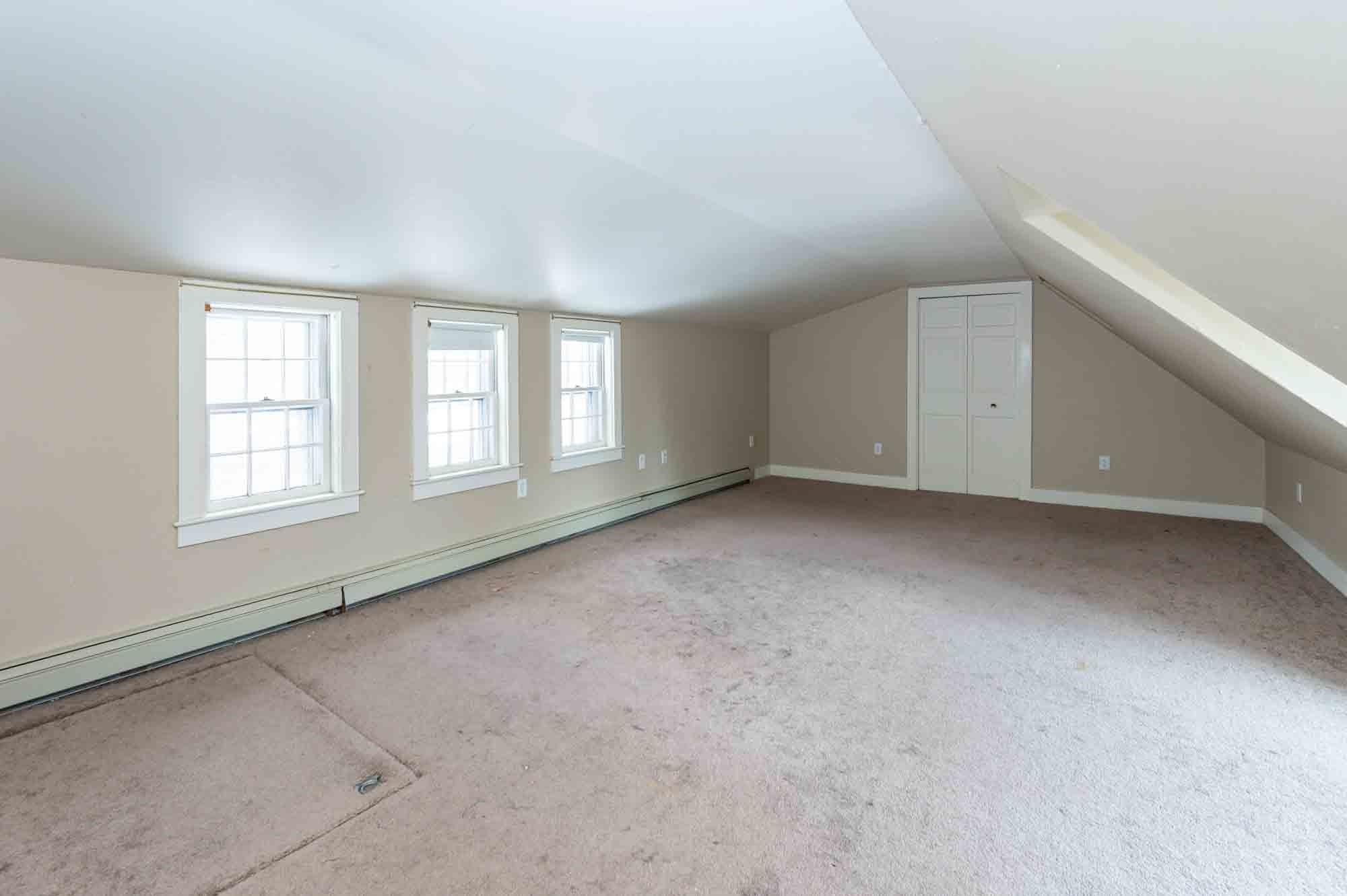 49 Jaffrey Rd, Peterborough, NH 03458