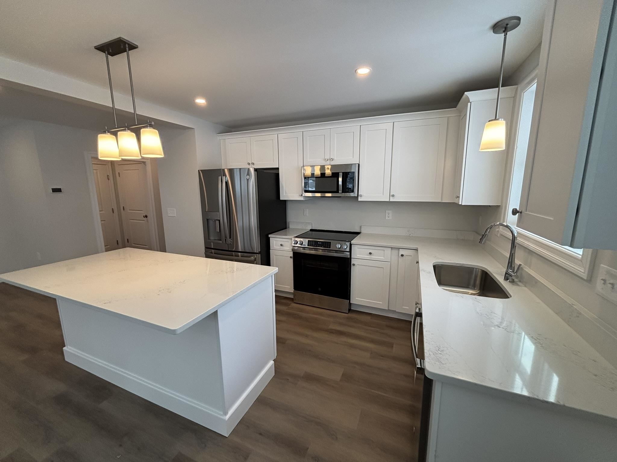 19 Woodmans Ln, Peterborough, NH 03458