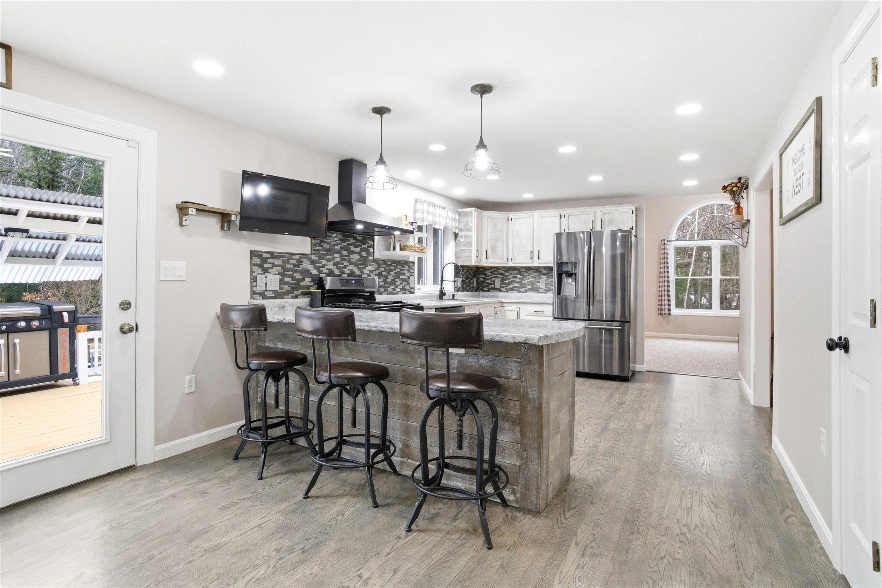 19 Ventura Dr, Raymond, NH 03077