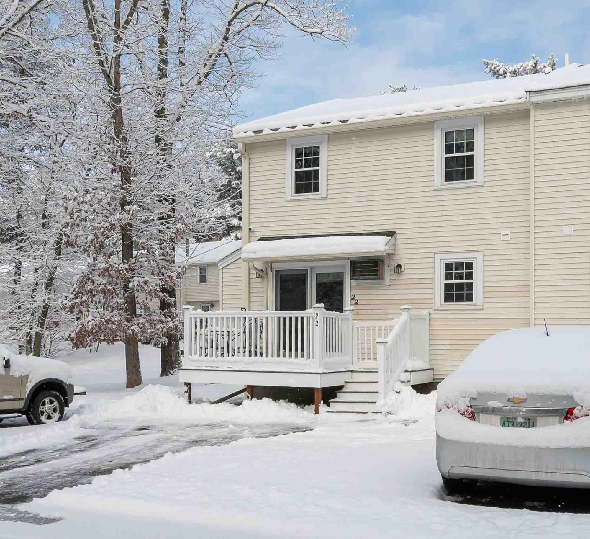 22 Olde Country Village Rd, Londonderry, NH 03053