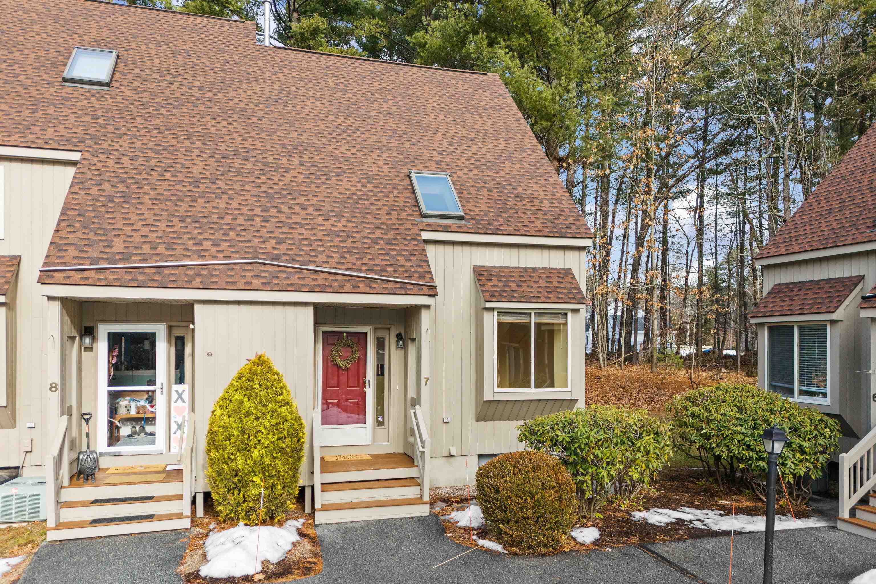 7 Suffolk Ct, Bedford, NH 03110