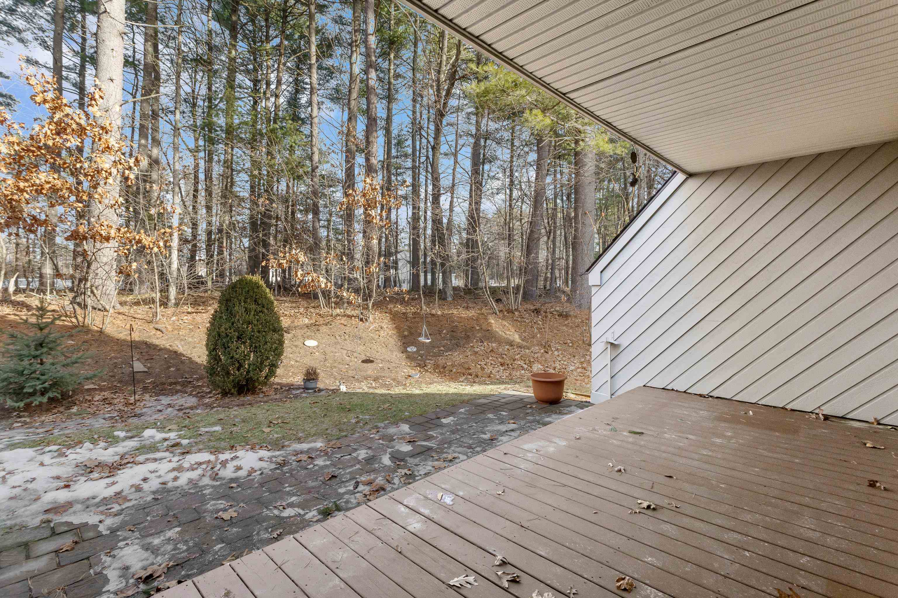 7 Suffolk Ct, Bedford, NH 03110