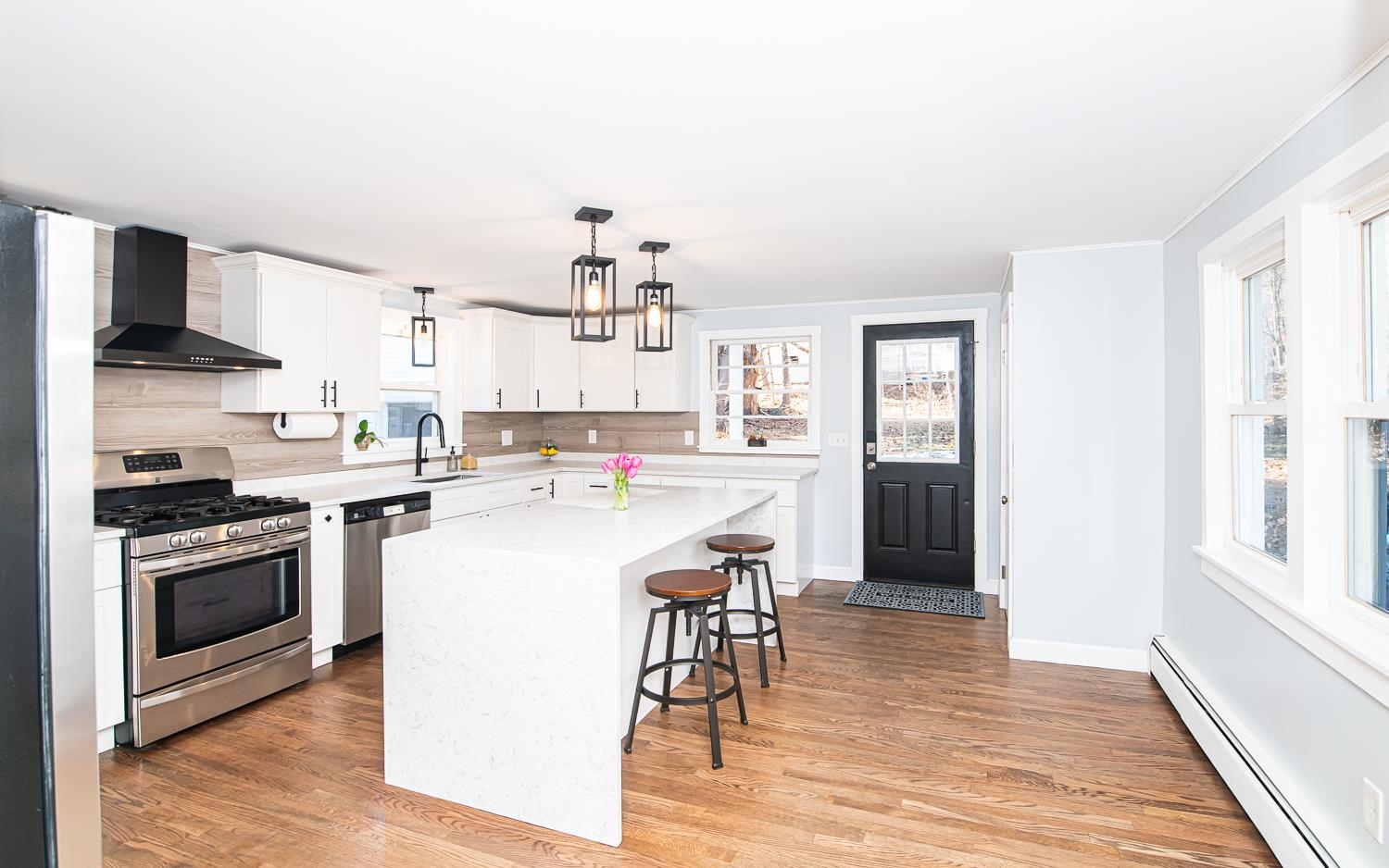 121 Hampstead Rd, Sandown, NH 03873