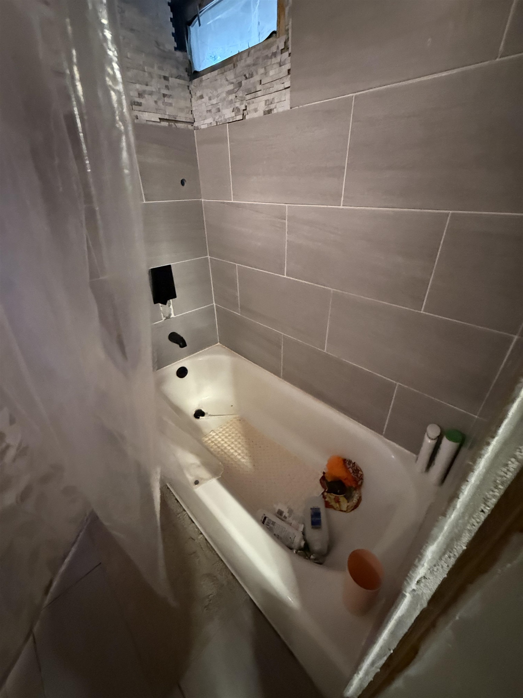 24 Mountain Rd, Raymond, NH 03077