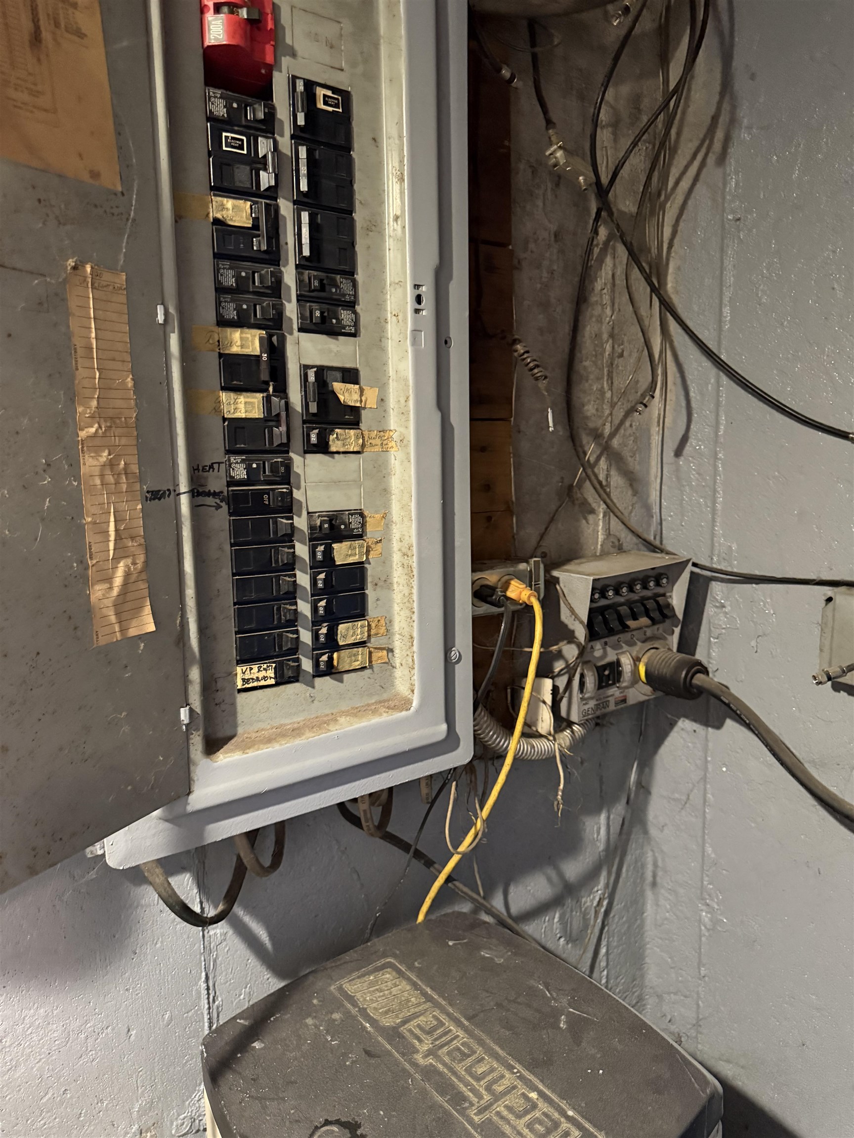 24 Mountain Rd, Raymond, NH 03077