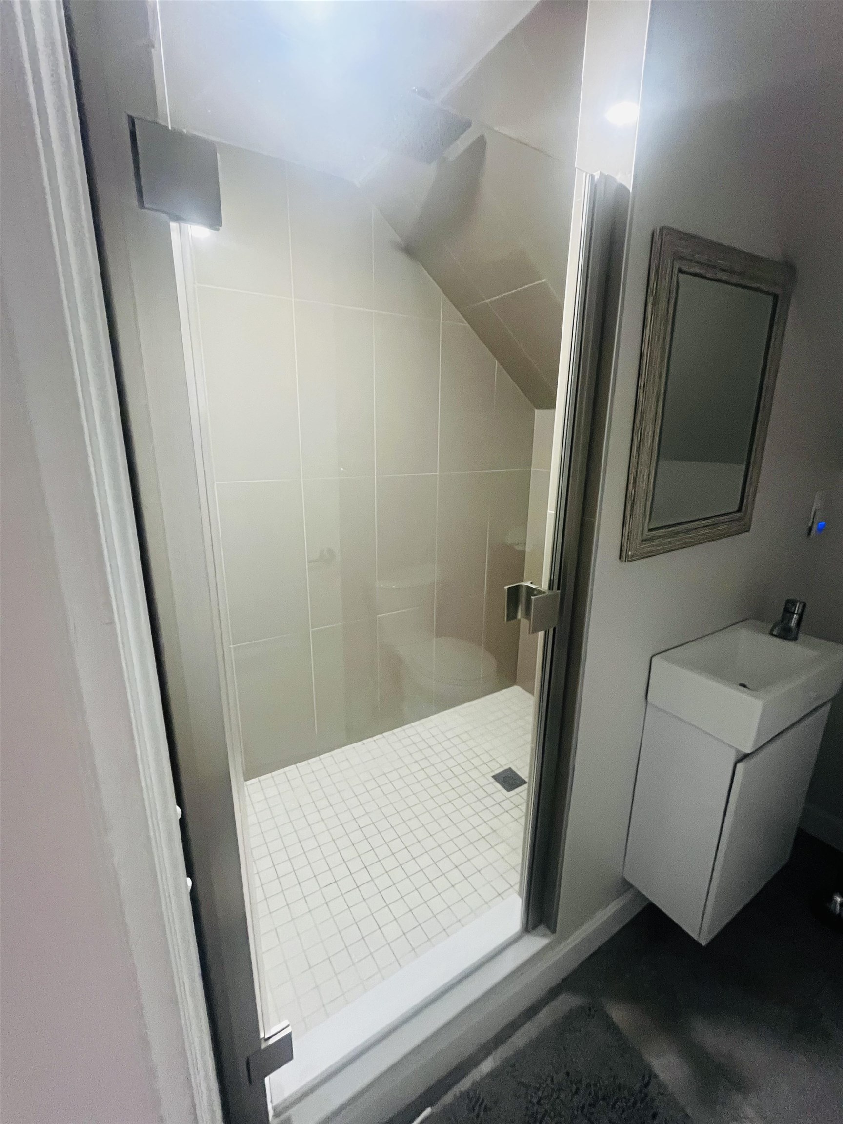 67 Middle St, Manchester, NH 03101