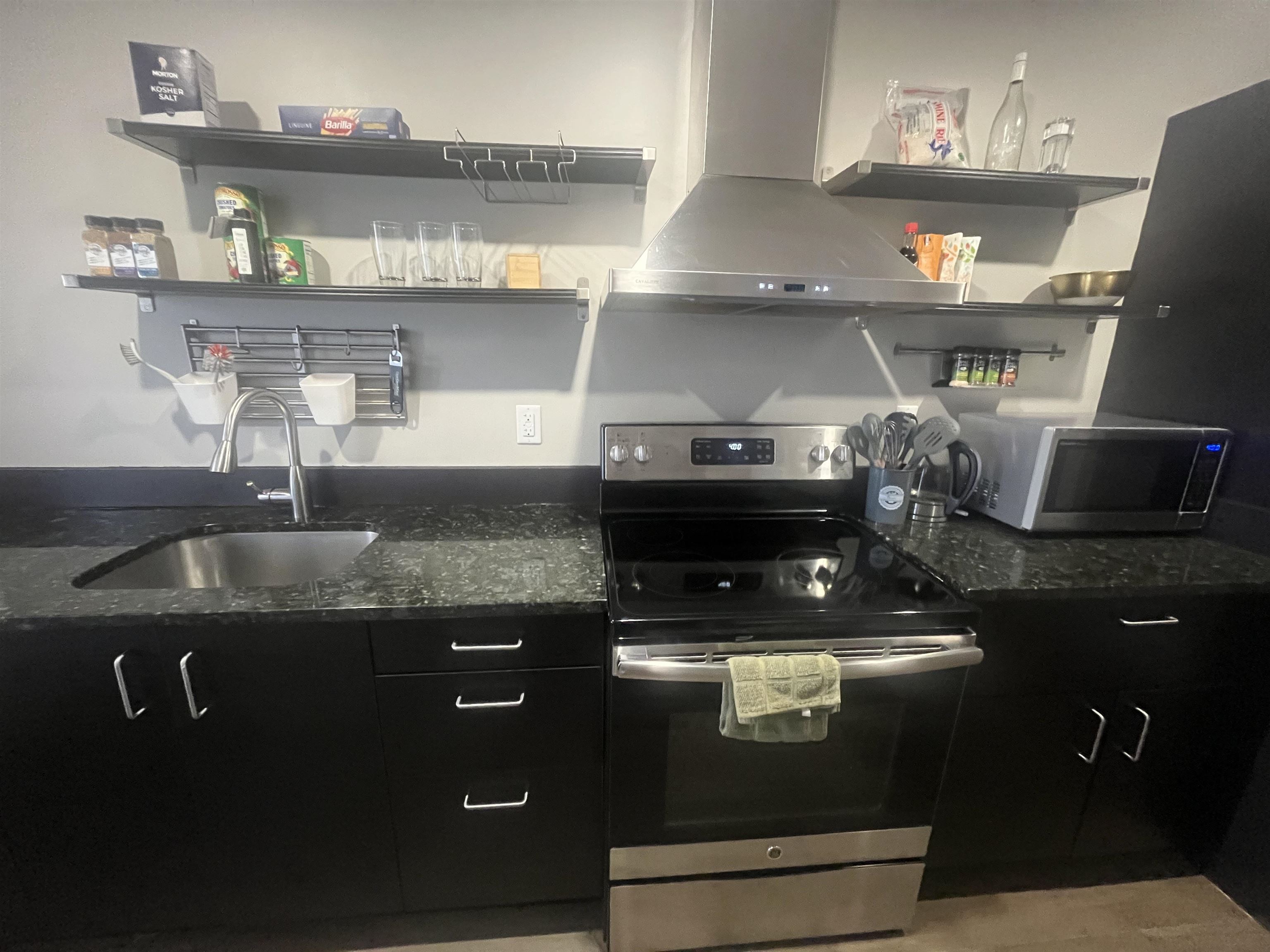 67 Middle St, Manchester, NH 03101