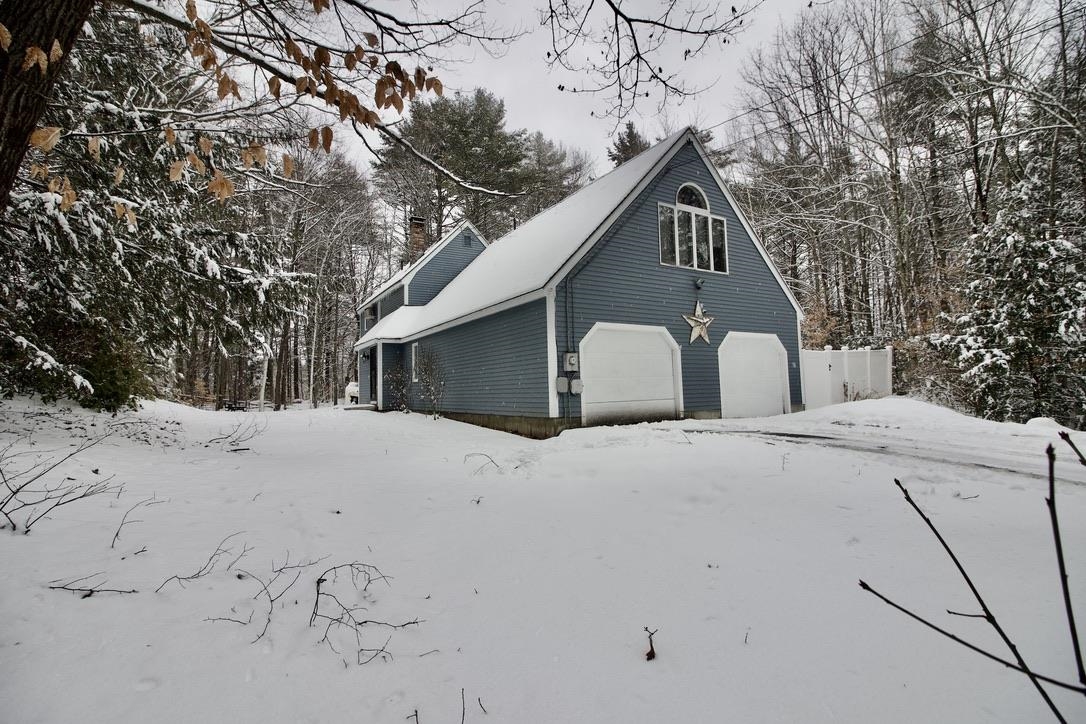 70 Hillside Dr, Henniker, NH 03242
