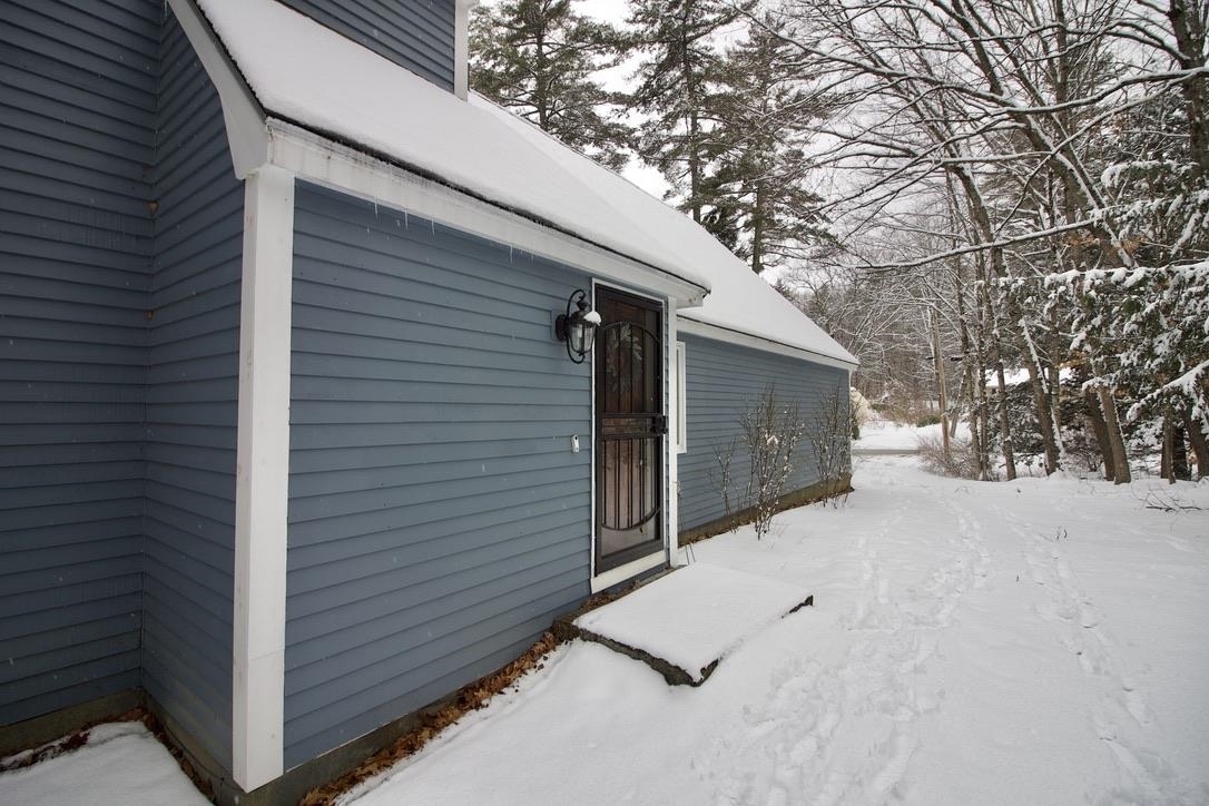 70 Hillside Dr, Henniker, NH 03242