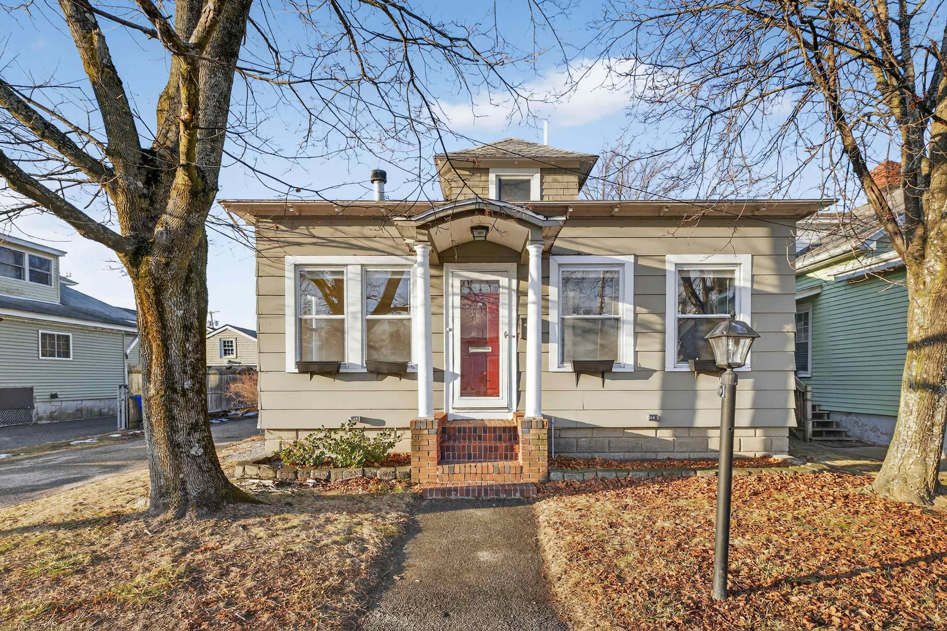 7 Pinard St, Goffstown, NH 03045