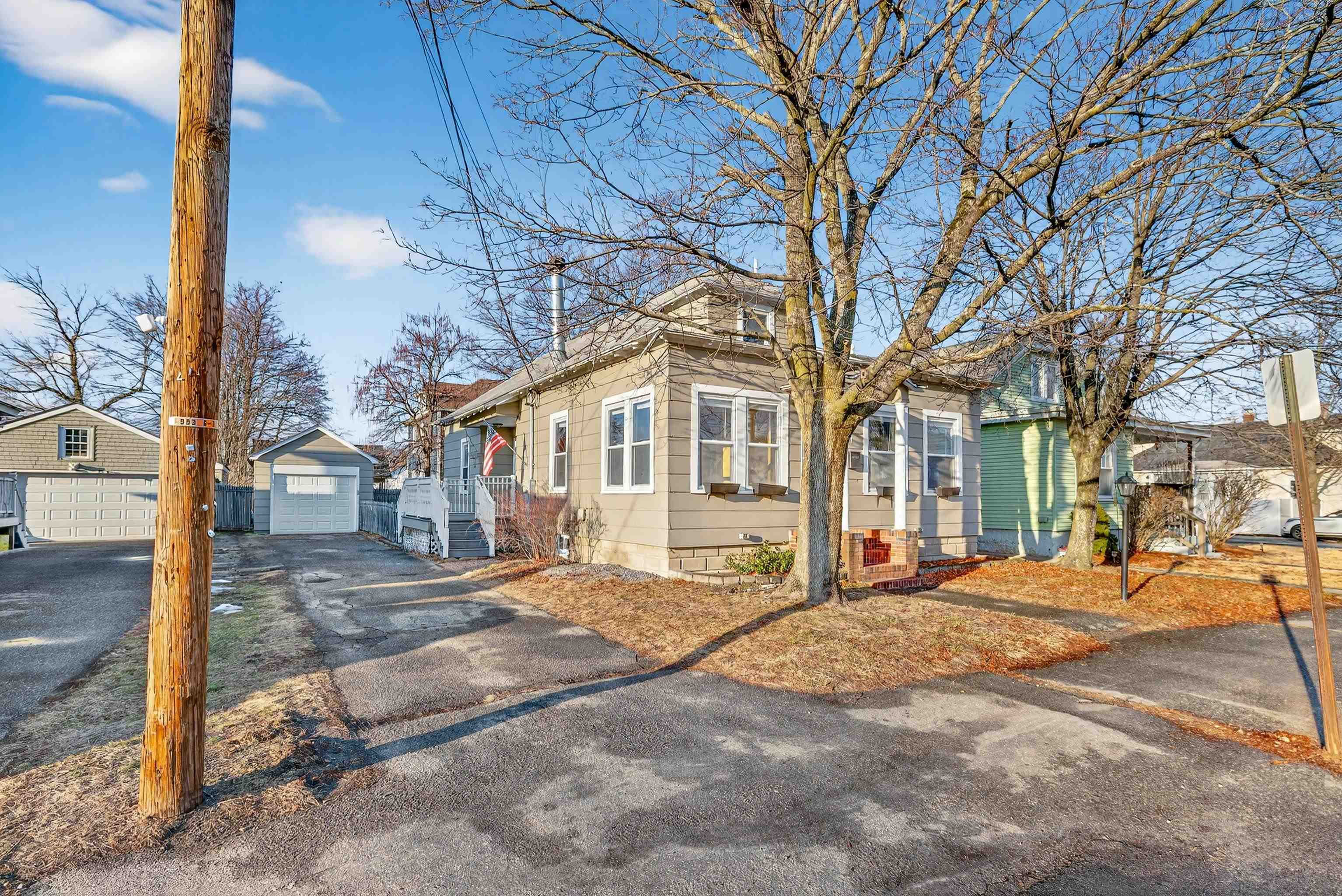 7 Pinard St, Goffstown, NH 03045