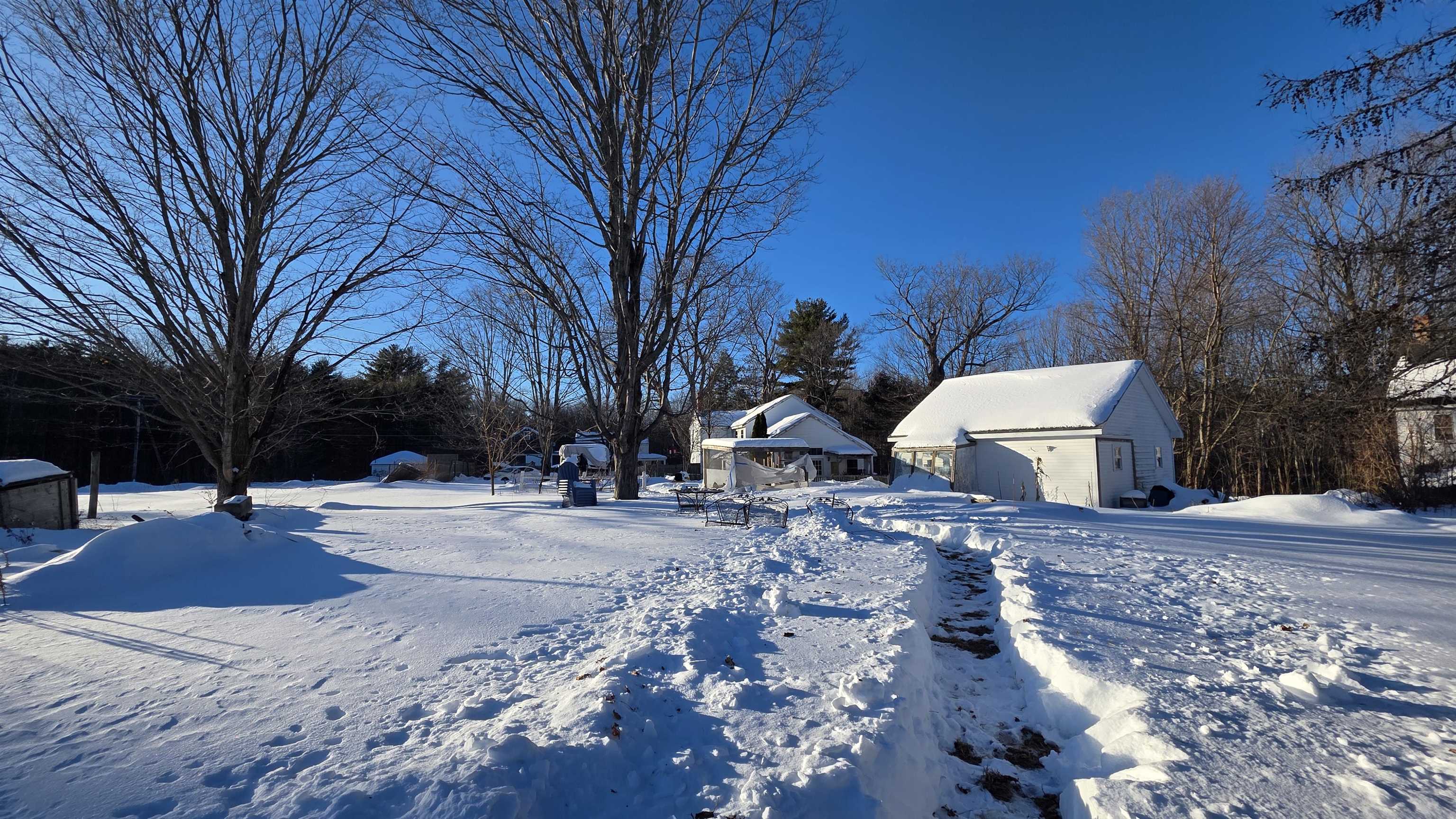 86 Raymond Rd, Chester, NH 03036