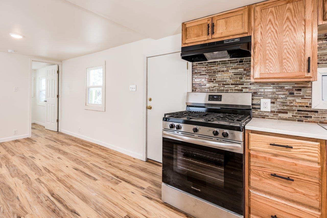 16 Polly Ann Mhp Pk, Dover, NH 03820