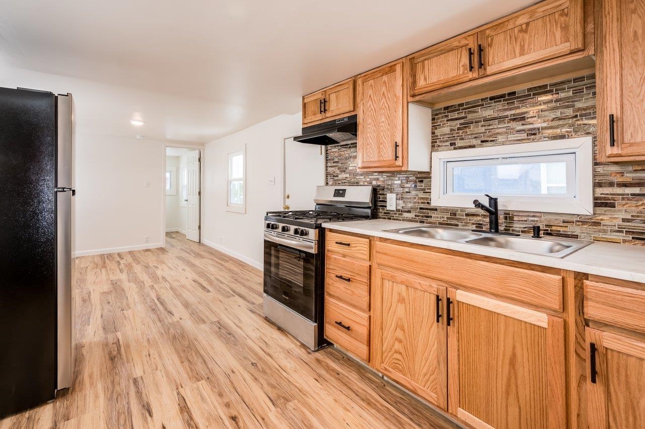 16 Polly Ann Mhp Pk, Dover, NH 03820