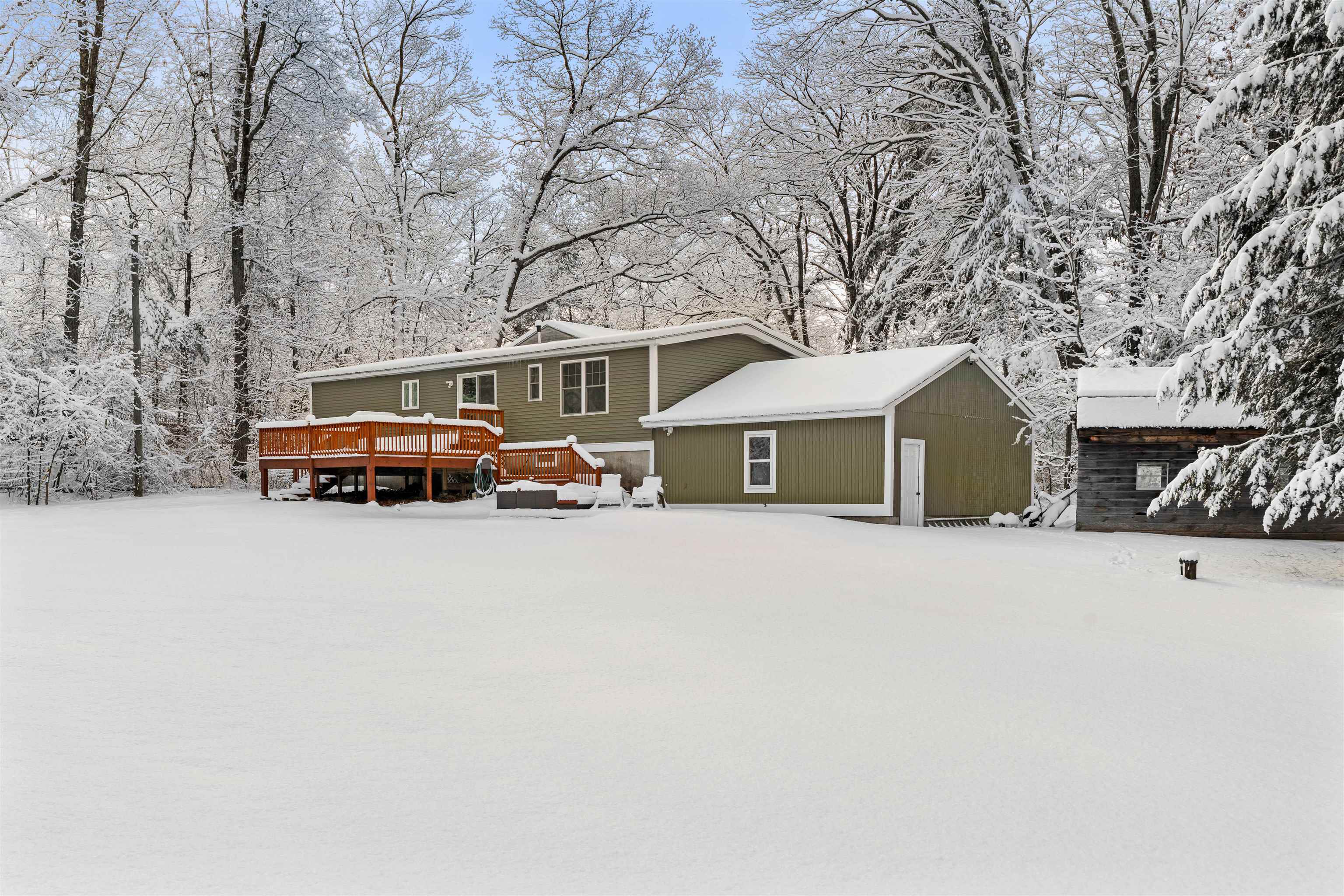 18 Meadow Dr, Hudson, NH 03051