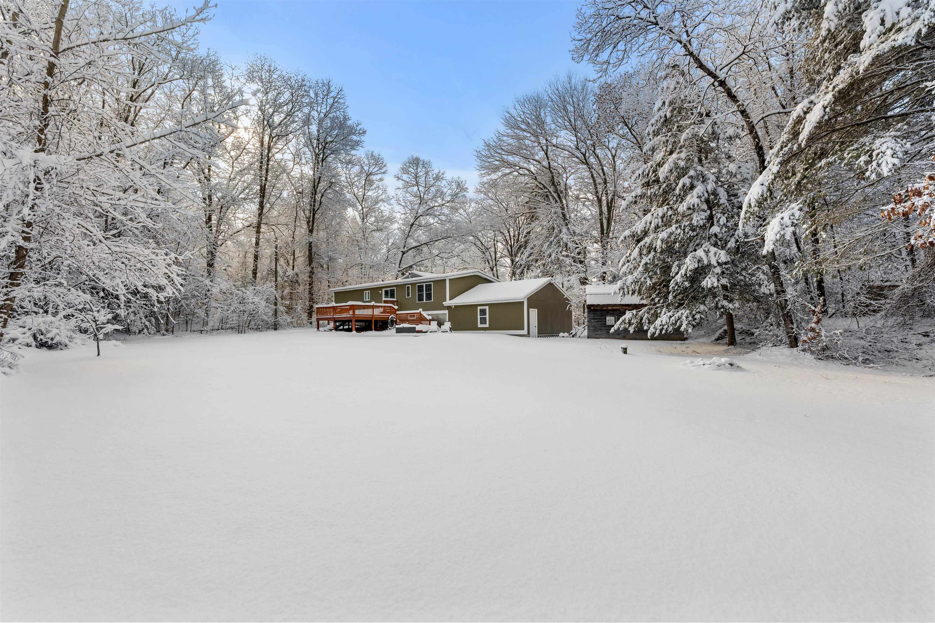 18 Meadow Dr, Hudson, NH 03051