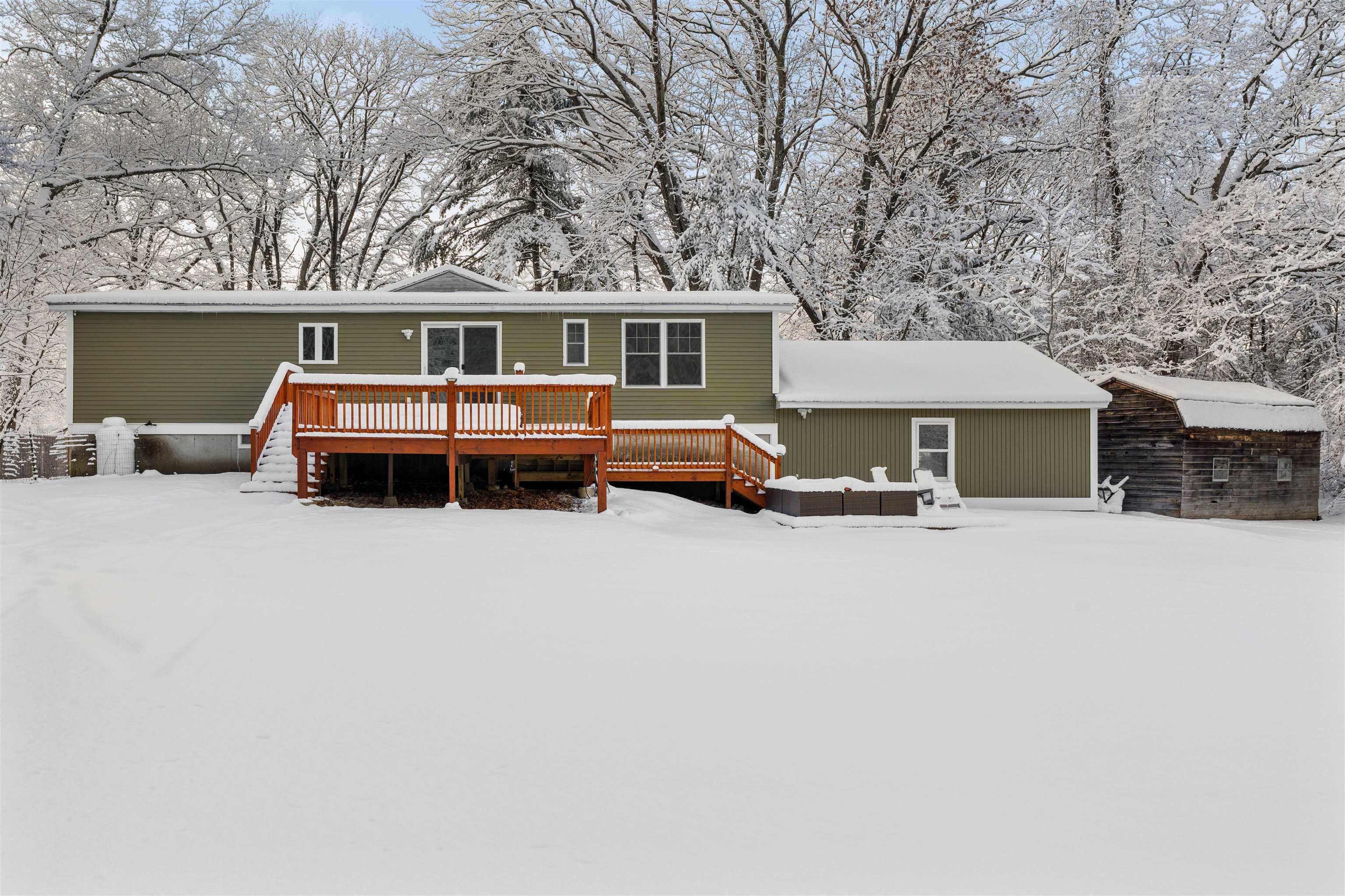 18 Meadow Dr, Hudson, NH 03051