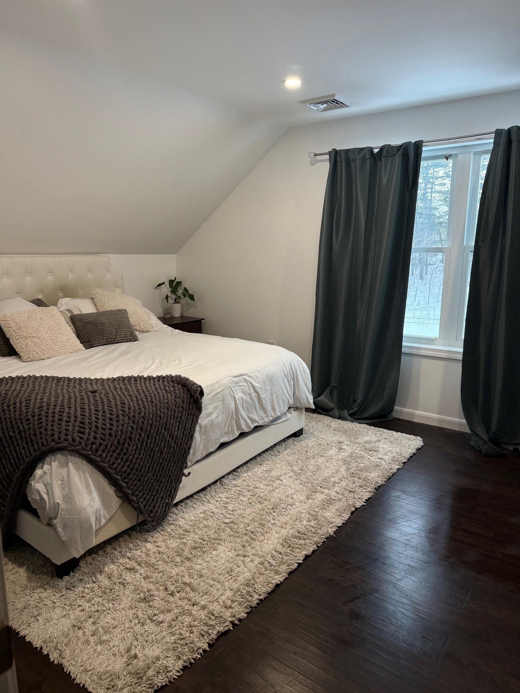 4 Ash St, Londonderry, NH 03053