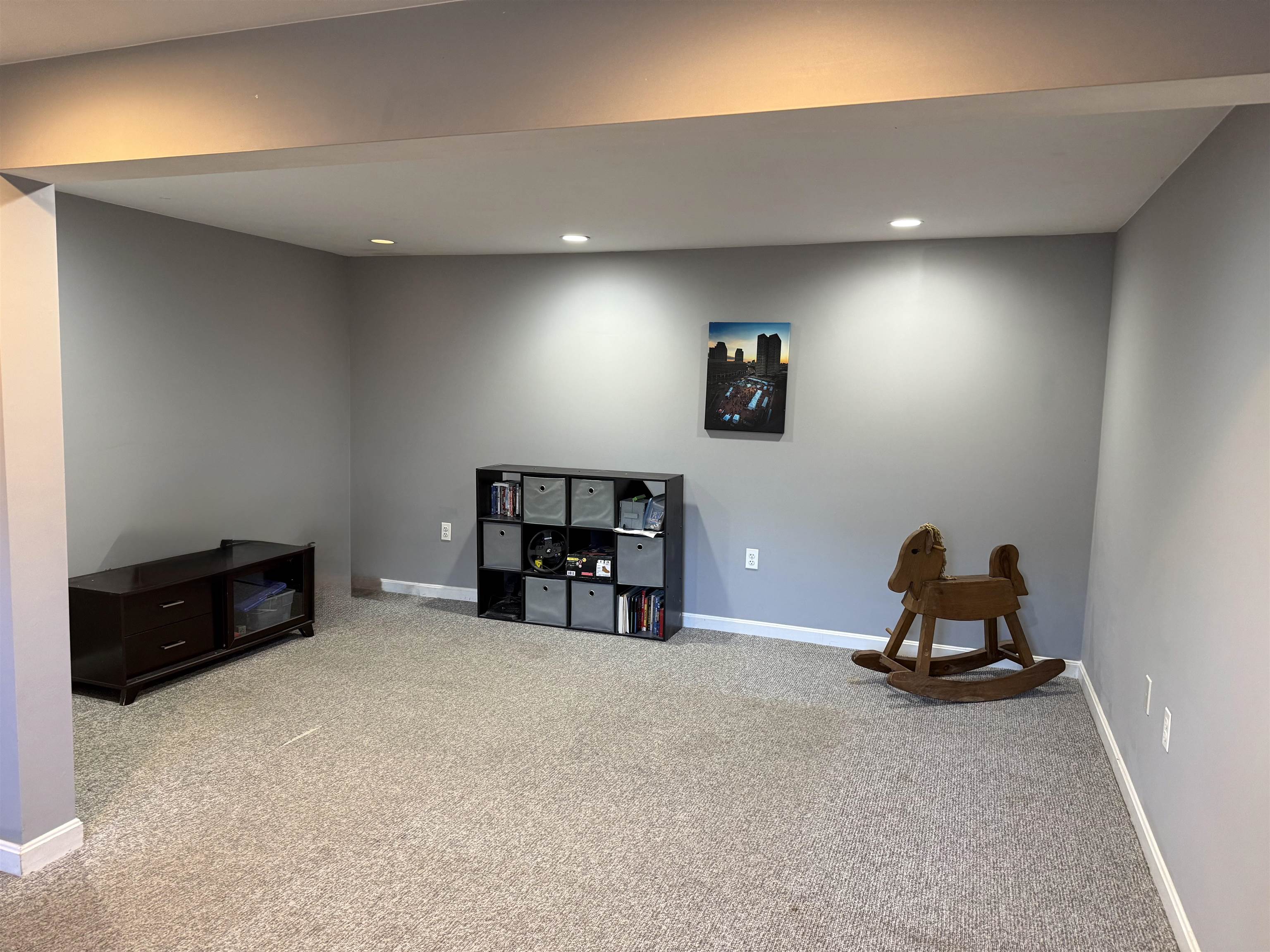 4 Ash St, Londonderry, NH 03053