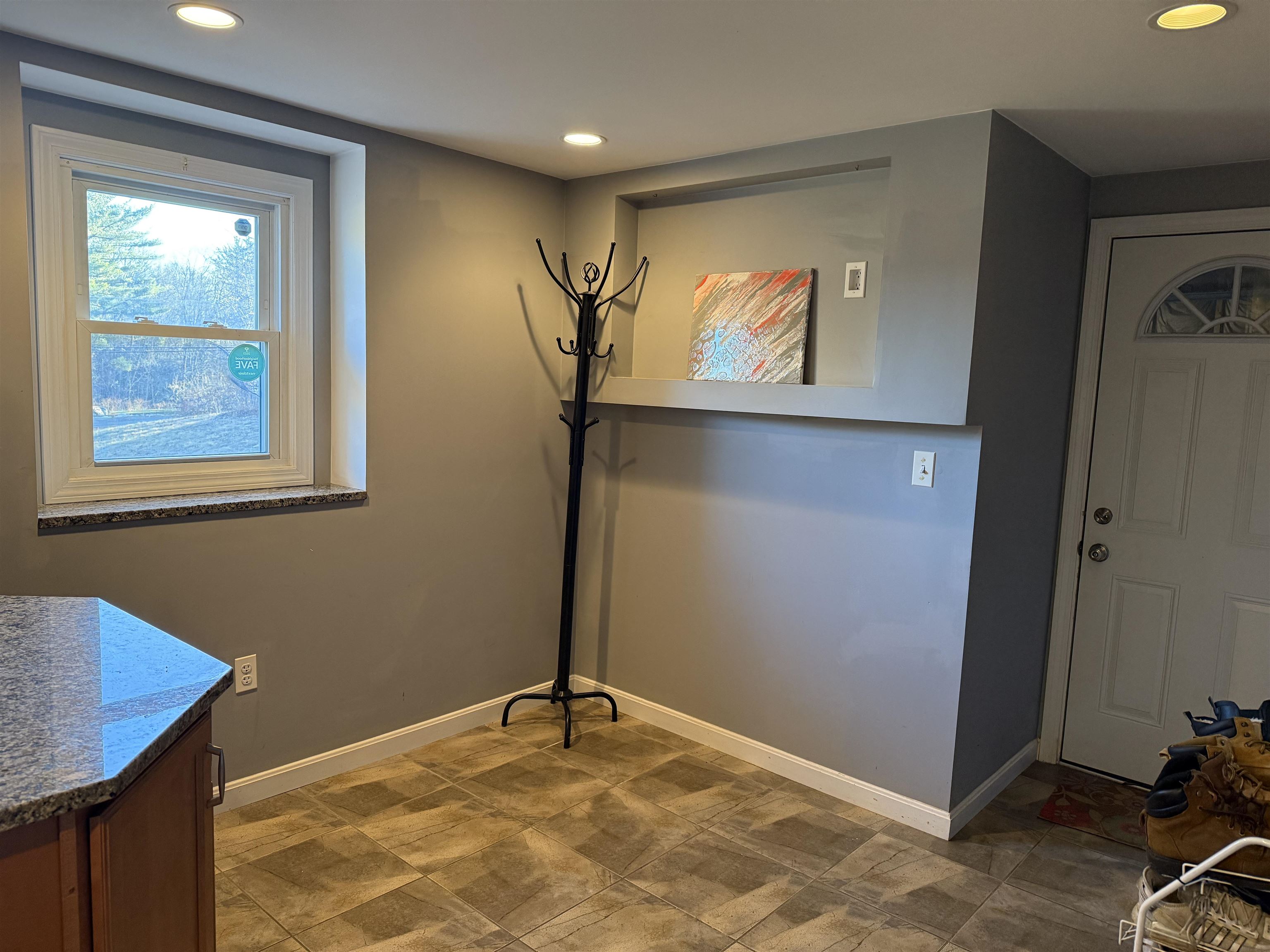 4 Ash St, Londonderry, NH 03053