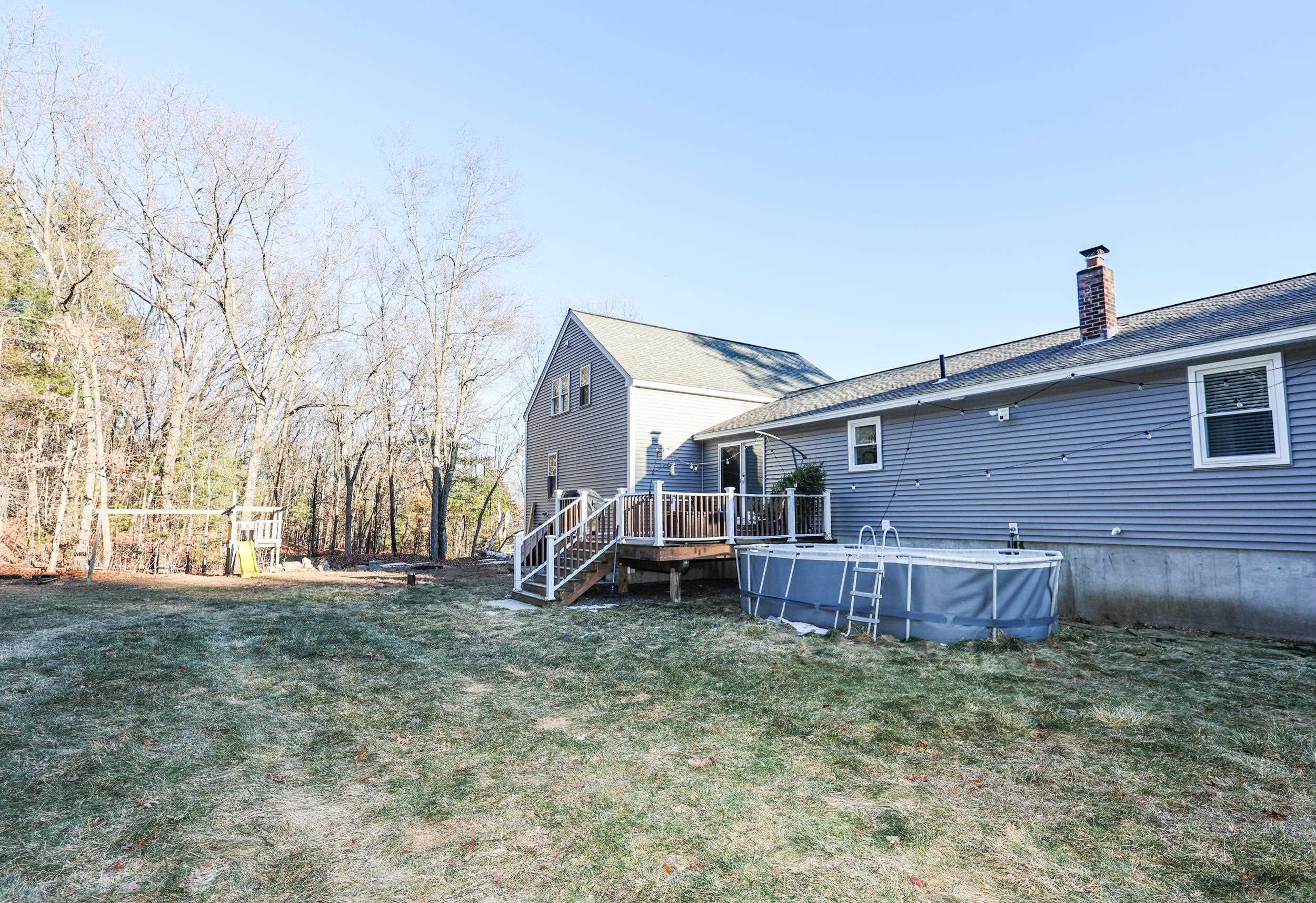 4 Ash St, Londonderry, NH 03053