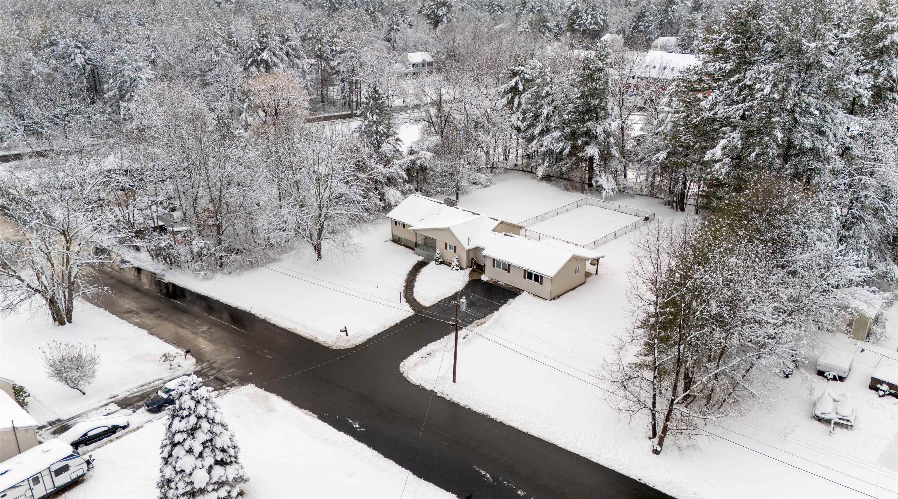 3 Woodbury Dr, Nashua, NH 03062