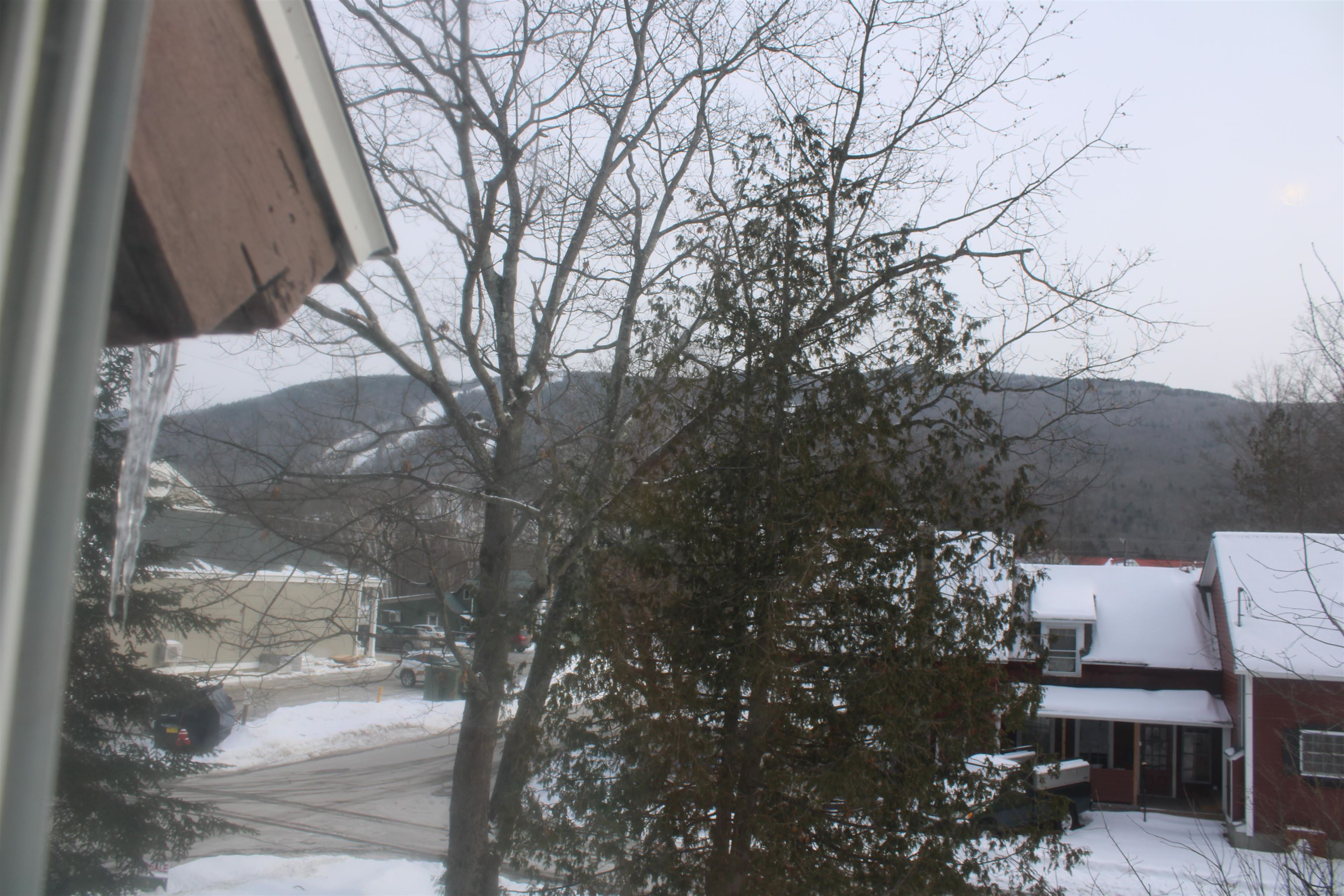 13 Maple St, Lincoln, NH 03251