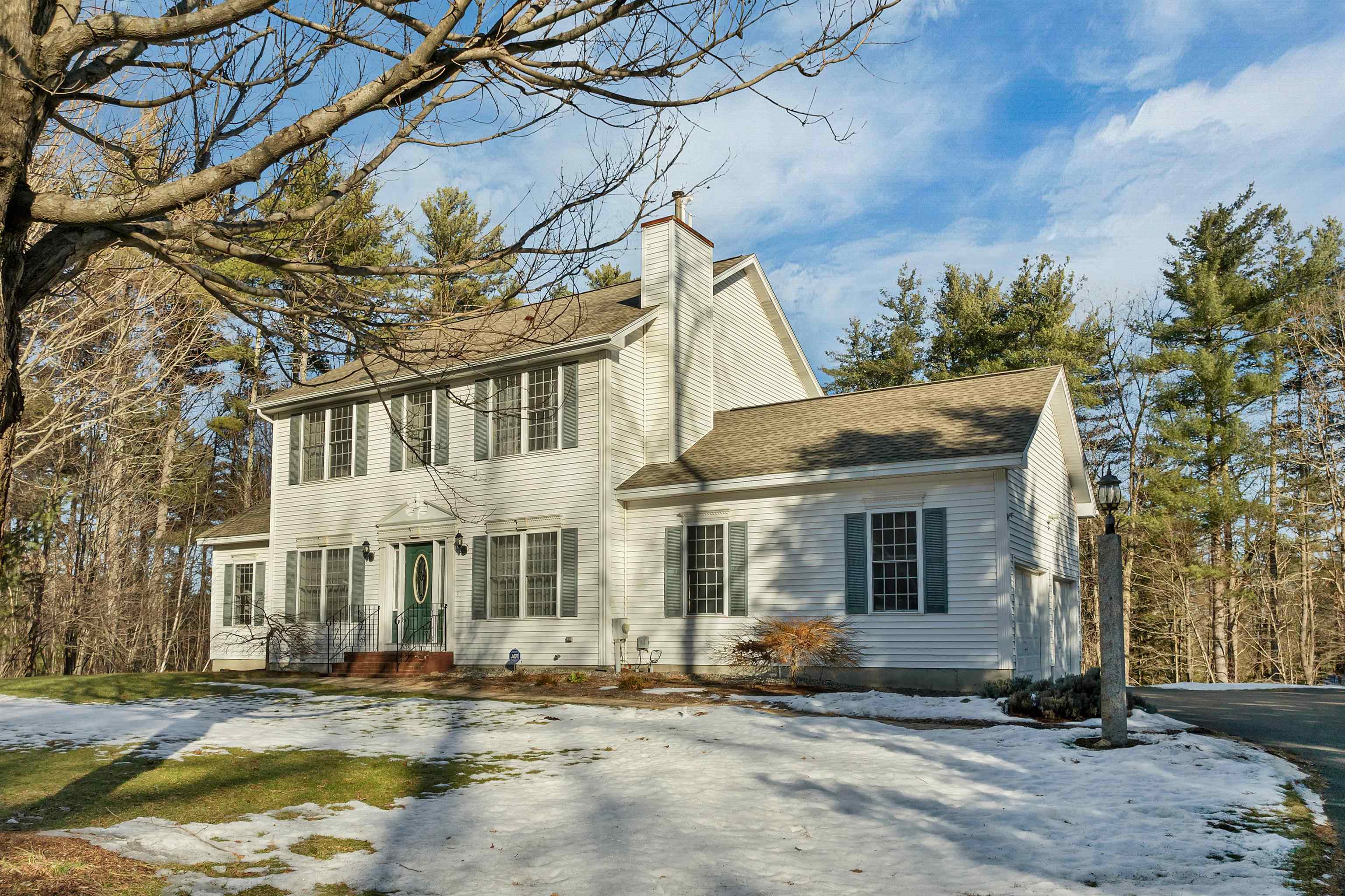 71 Green Meadow Ln, Bedford, NH 03110