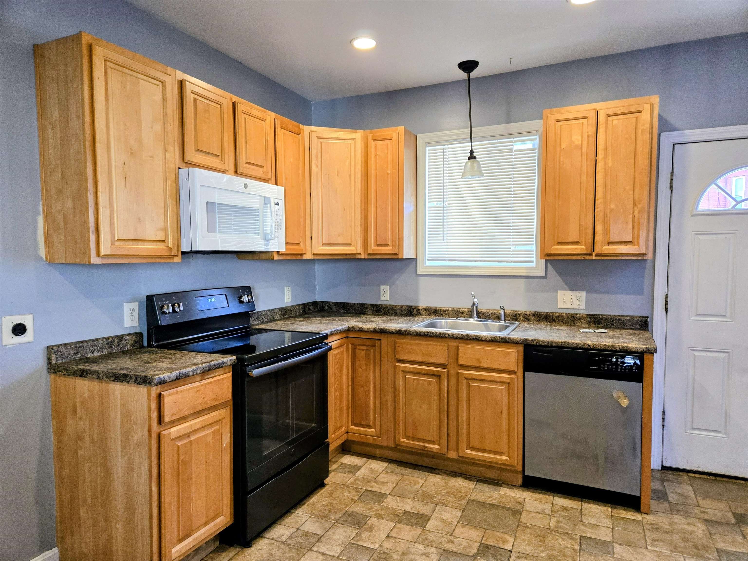 452 Manchester St, Manchester, NH 03103